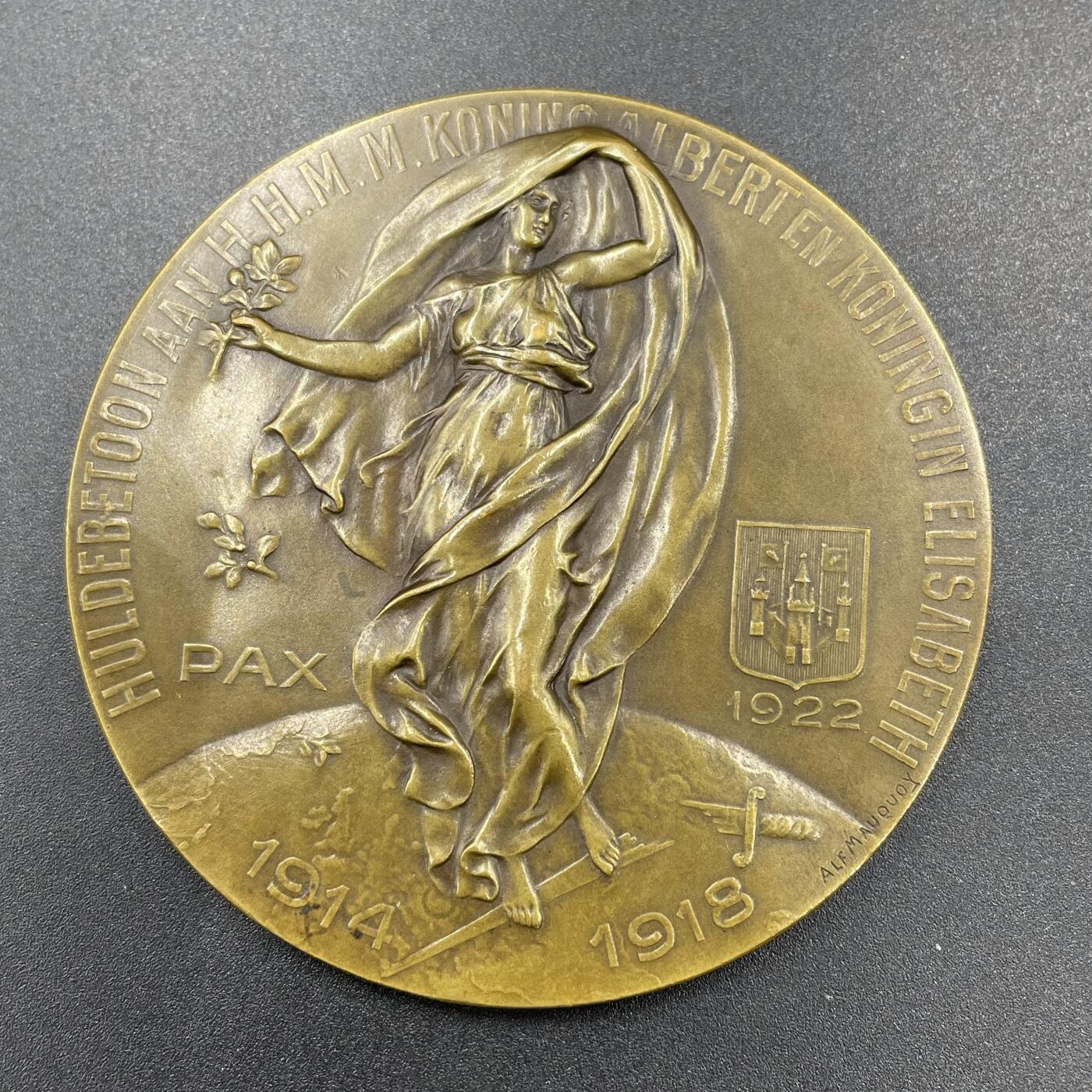 「木头集藏」“冬至雅藏”——章牌精品专场！ 1922年比利时国王阿尔贝一世纪念一战胜利大铜章，直径：69.7 mm，102 g，少见大铜章，品相不错。