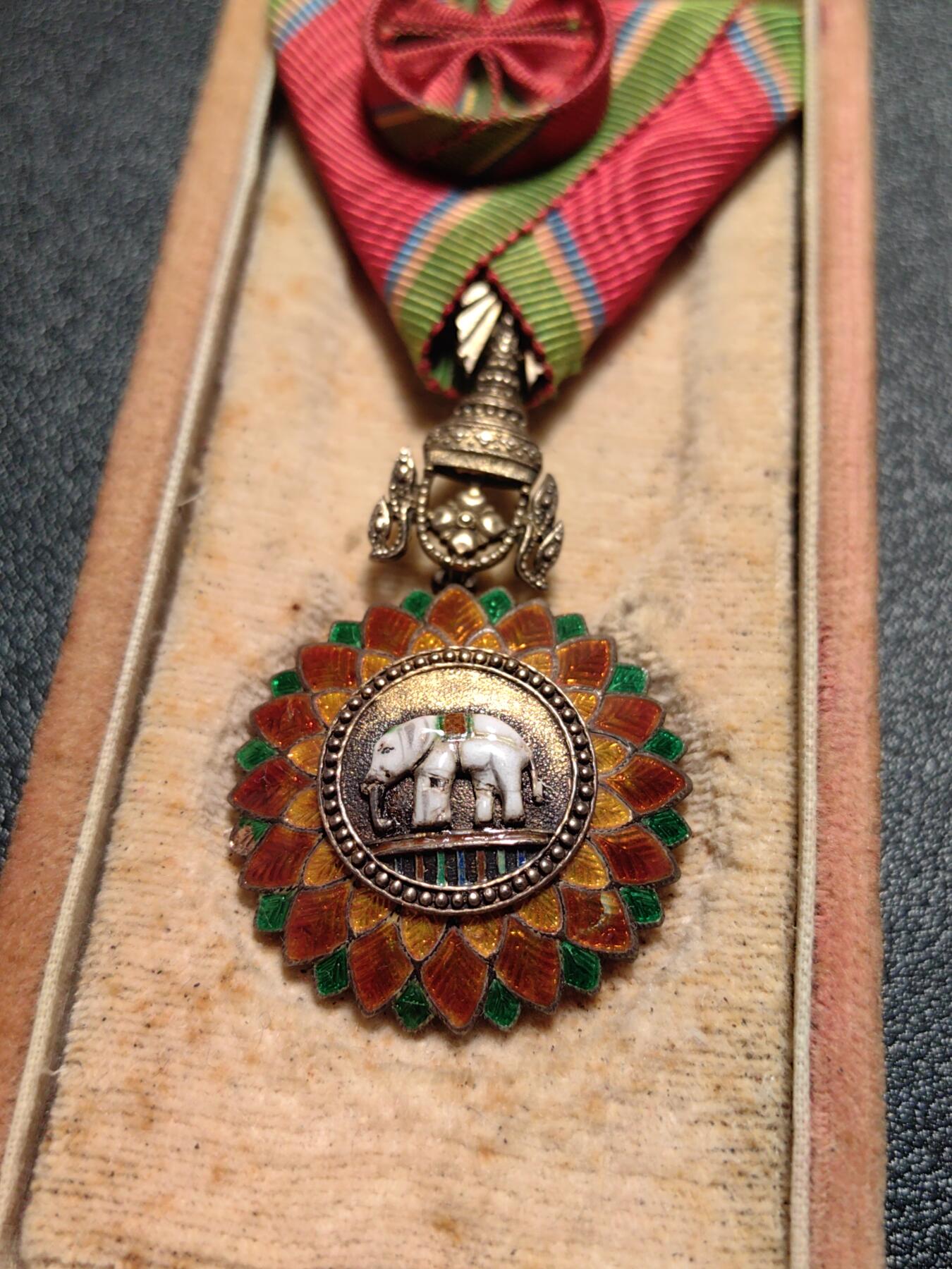 靖甫拍卖第十三场 暹罗白象勋章 早期版带原盒