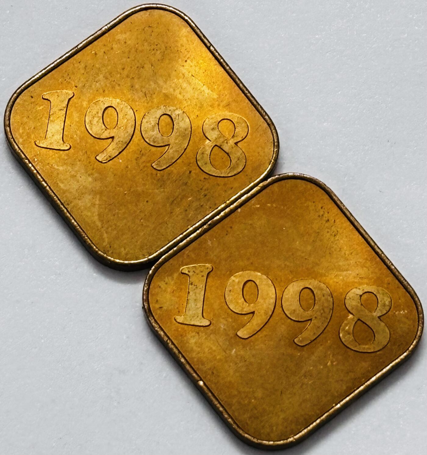 文馨钱币收藏第 286 场，圣诞节专场【 长期接收代拍品低至 0 佣金】 全新 1998 年日本虎年纪念章 2 枚