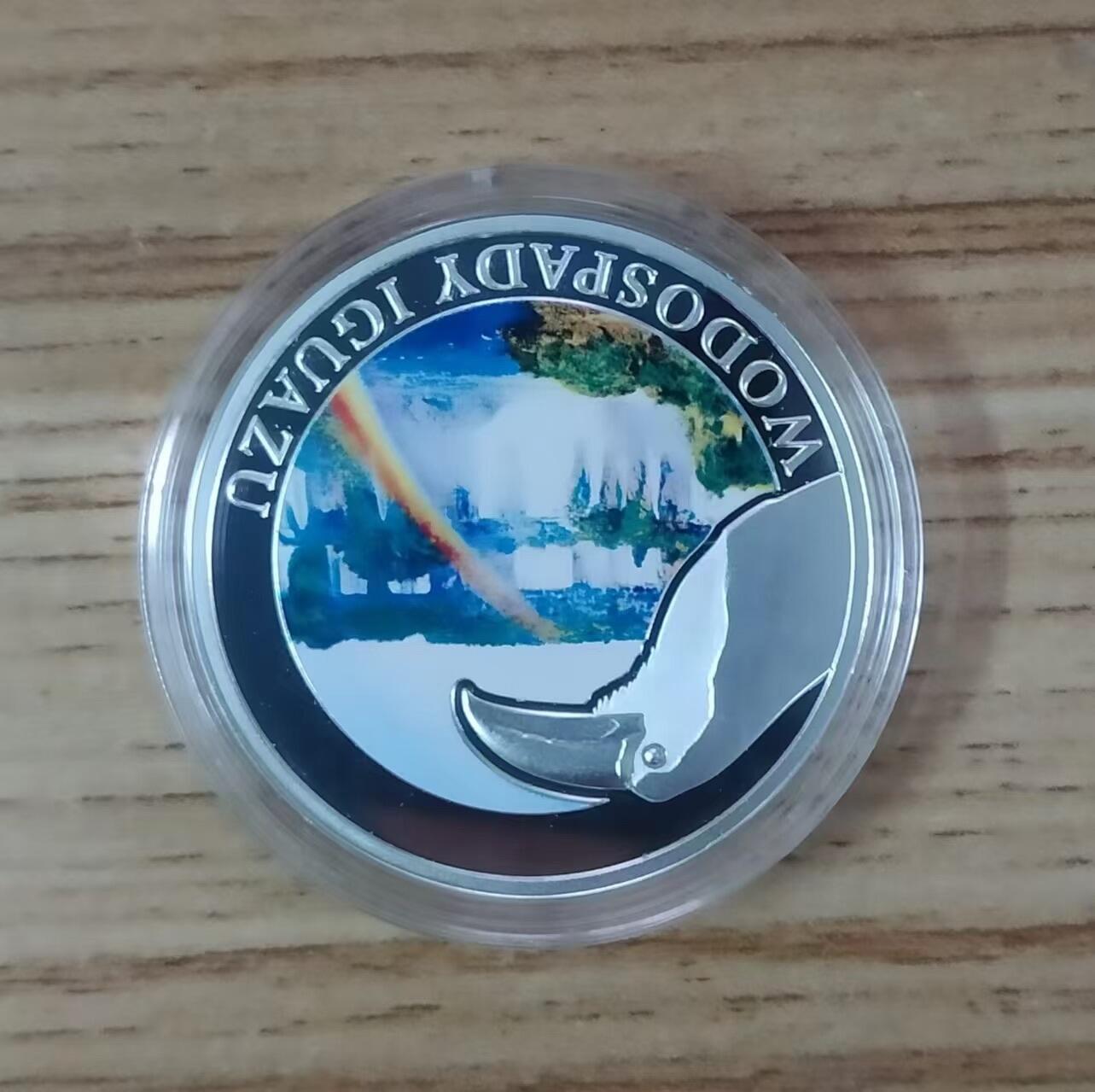 第185期拍卖 波兰造币厂2013年，自然奇观系列-伊瓜苏大瀑布(世界公认最美丽的瀑布)，波兰造币厂自然奇观系列彩色精制无面值银币. 带盒无证书. 10克,直径32mm,漂亮少见品.实物超级精美漂亮. 国外售价96美元