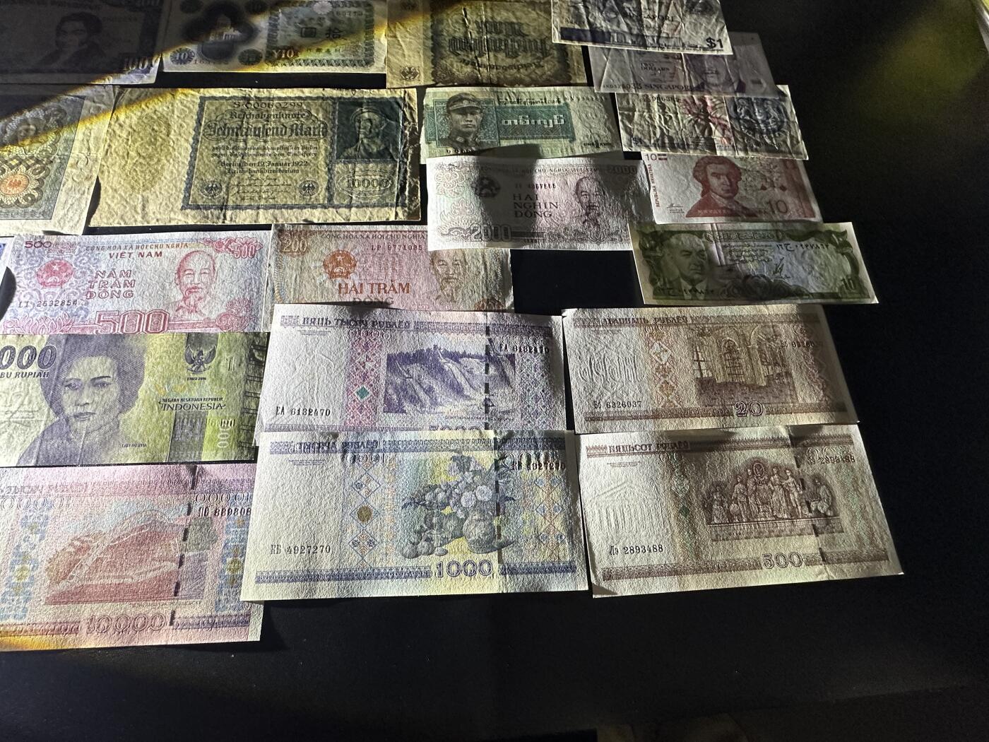 《外钞收藏家》第五百九十五期（优品场）（本平台长期征集拍品、欢迎藏友们联系合作）