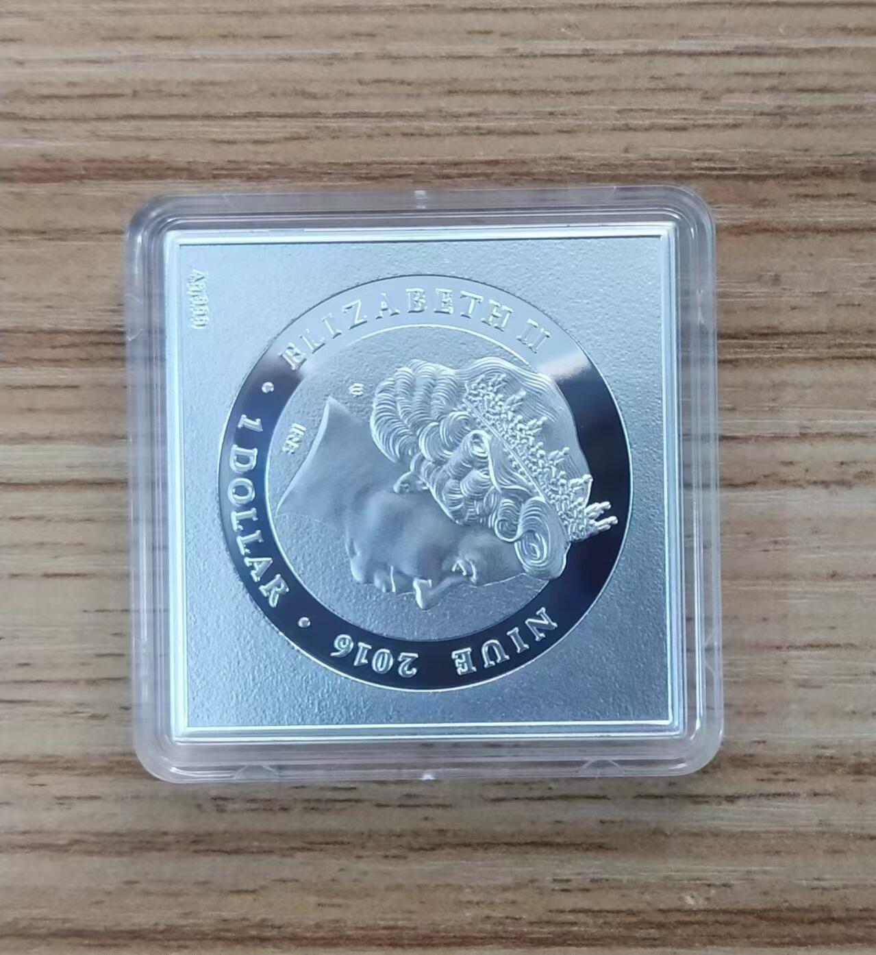 第185期拍卖  纽埃2016年，罗马诺 名画系列-“耶稣和抹大拉的玛利亚”，异形、彩色精制银币. 盒证全. 带展示支架的原盒，高颜值漂亮银币. 大师名画系列银币. 国外售价151美元