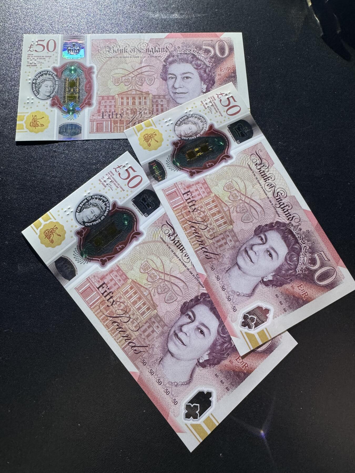 【外币出坑】0元0佣金起拍 无保留价 英国G序列 50磅  尾795 有中折 另外两枚感觉有点瑕疵 如图