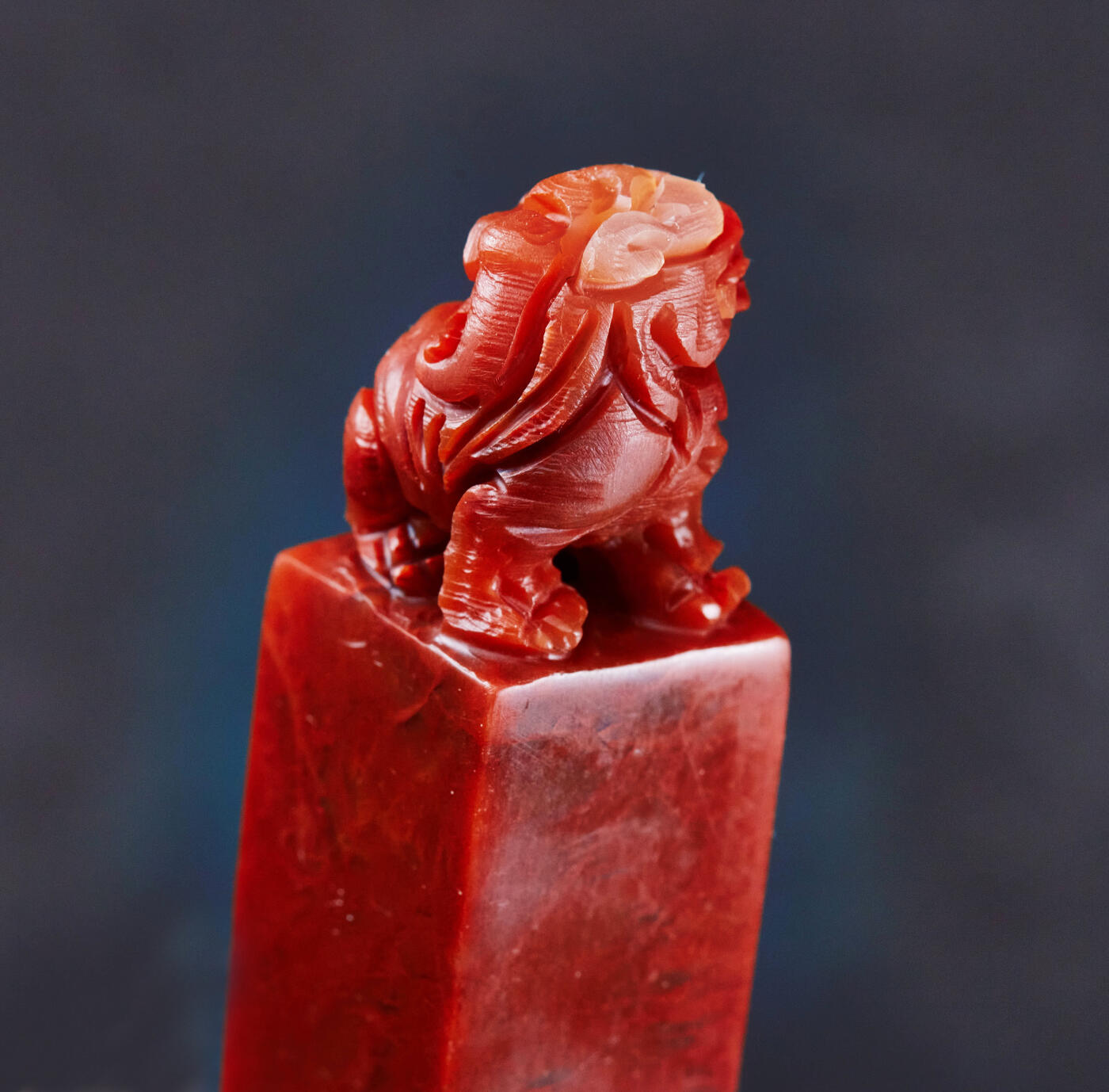 【俄甄集藏】2026年(046)01-07 星期三 晚 19:30 全场包邮 精美老挝石麒麟印章（产地老挝）高：53mm，底座：16mm×16mm，重量：29.31克，颜色明丽，温润如玉