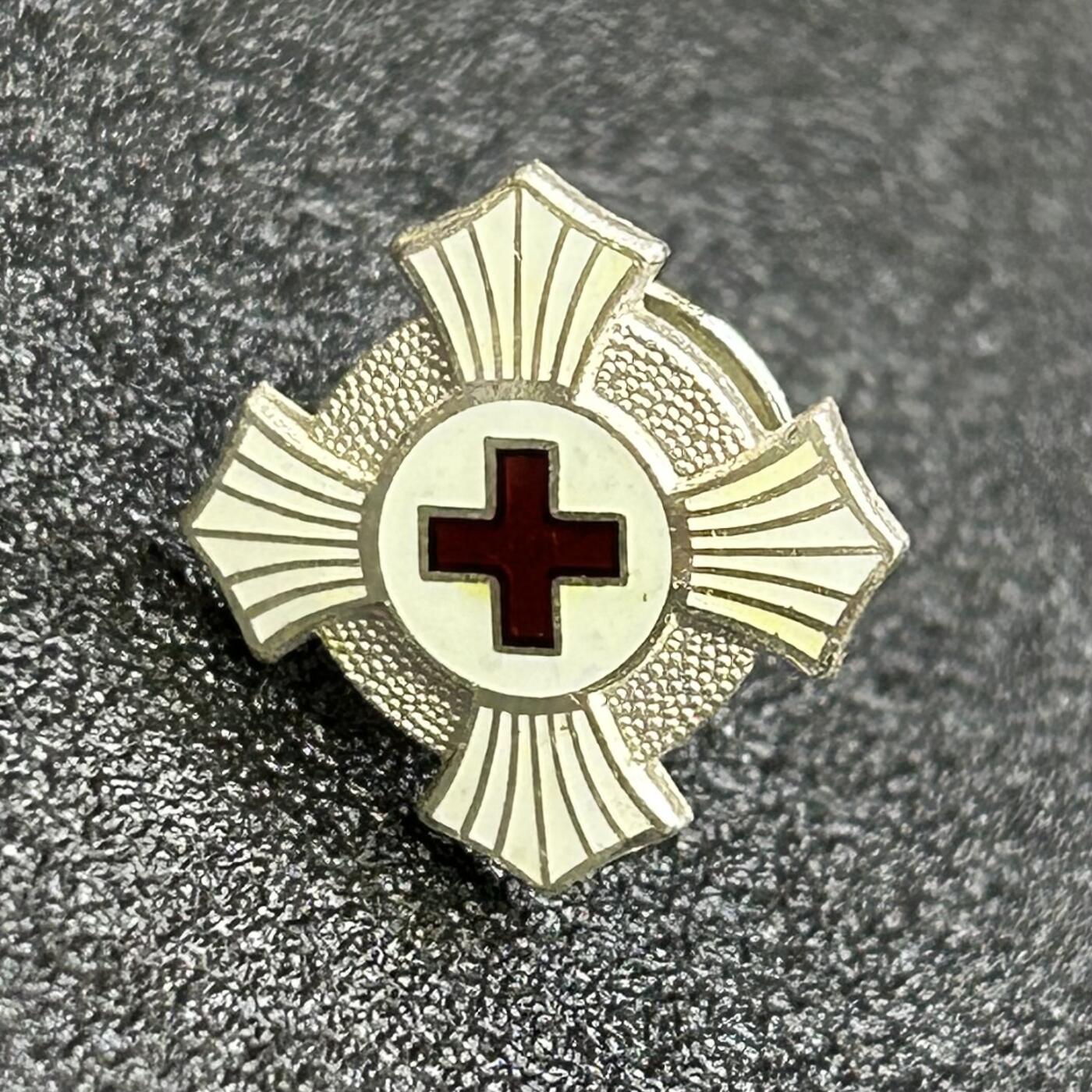 西秦中古拍卖第六十九期 日本红十字银色有功章 银制带银标 重2克