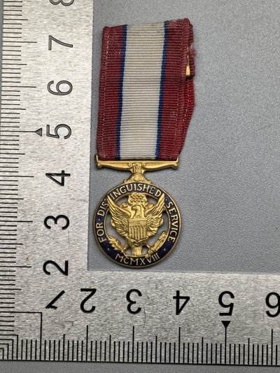 小驴勋章奖章收藏12月20日周六晚六点拍卖（珍爱和平，收藏战争，铭记历史，勿忘国耻，忠党爱国。有偿代拍，送拍规则在简介最后，参拍须阅读规则后再参拍，关系到运费包装发货时效真假辨别等关键信息，拍卖时不再发原图，看大图店主微信码在拍卖店铺介绍里） - 美国陆军优秀服役奖章迷你章铜珐琅LIGI标