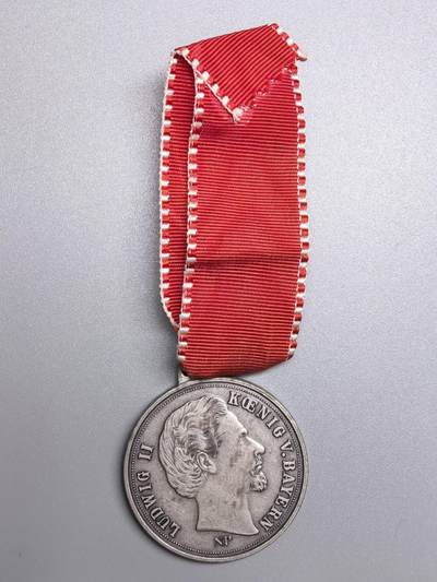 小驴勋章奖章收藏12月20日周六晚六点拍卖（珍爱和平，收藏战争，铭记历史，勿忘国耻，忠党爱国。有偿代拍，送拍规则在简介最后，参拍须阅读规则后再参拍，关系到运费包装发货时效真假辨别等关键信息，拍卖时不再发原图，看大图店主微信码在拍卖店铺介绍里） - 德国巴伐利亚王国路德维希二世国王纪念章，年代不详