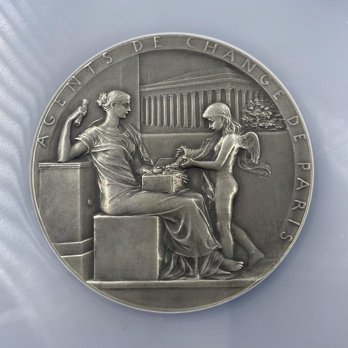 「木头集藏」“冬至雅藏”——章牌精品专场！ O.Roty～1898年法国巴黎股票经纪人大版银章 ，MS 63，直径：50mm ,名家代表作品，品相很不错，同款收藏佳品。