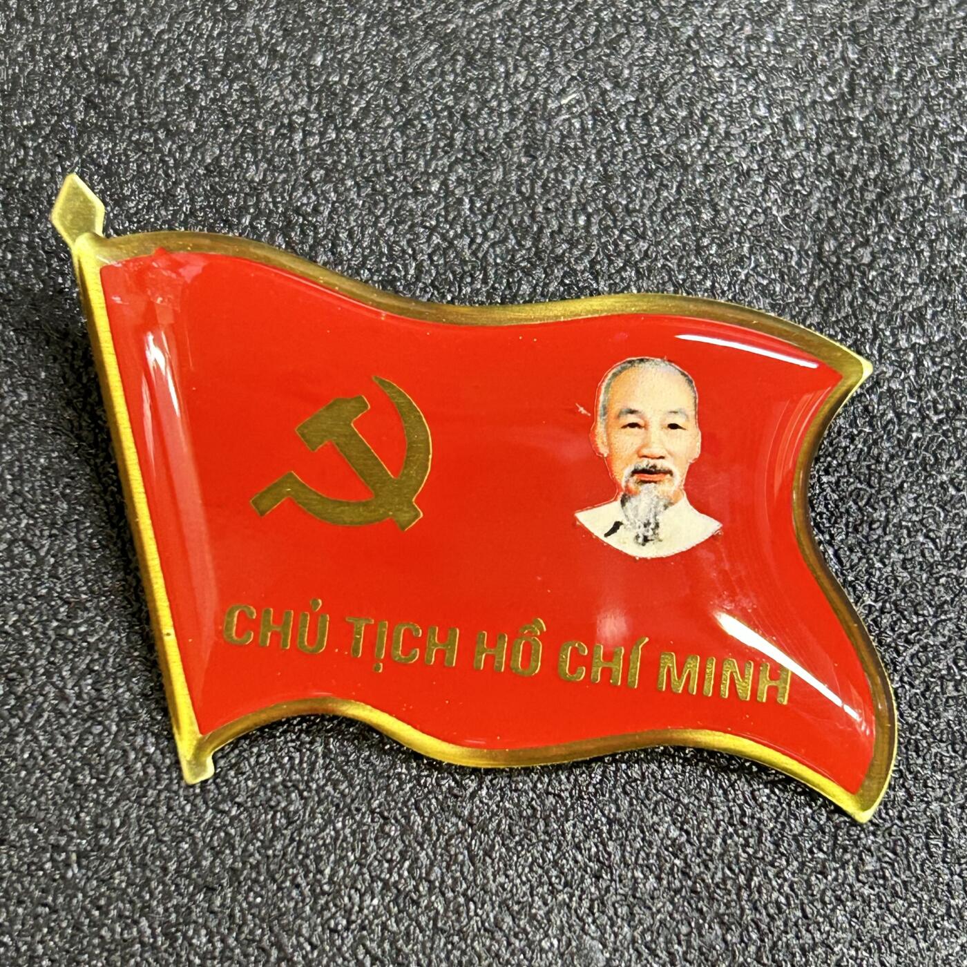 西秦中古拍卖第六十九期 越南胡志明主席证章 代表证章