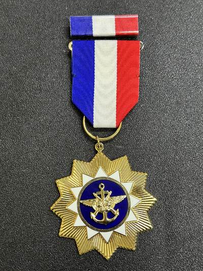 西秦中古拍卖第六十九期 - 民国政战精忠报国奖章 带勋略 退台后