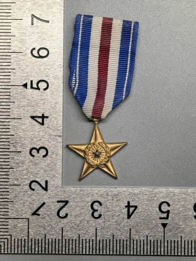 小驴勋章奖章收藏12月20日周六晚六点拍卖（珍爱和平，收藏战争，铭记历史，勿忘国耻，忠党爱国。有偿代拍，送拍规则在简介最后，参拍须阅读规则后再参拍，关系到运费包装发货时效真假辨别等关键信息，拍卖时不再发原图，看大图店主微信码在拍卖店铺介绍里） - 美军银星勋章迷你章