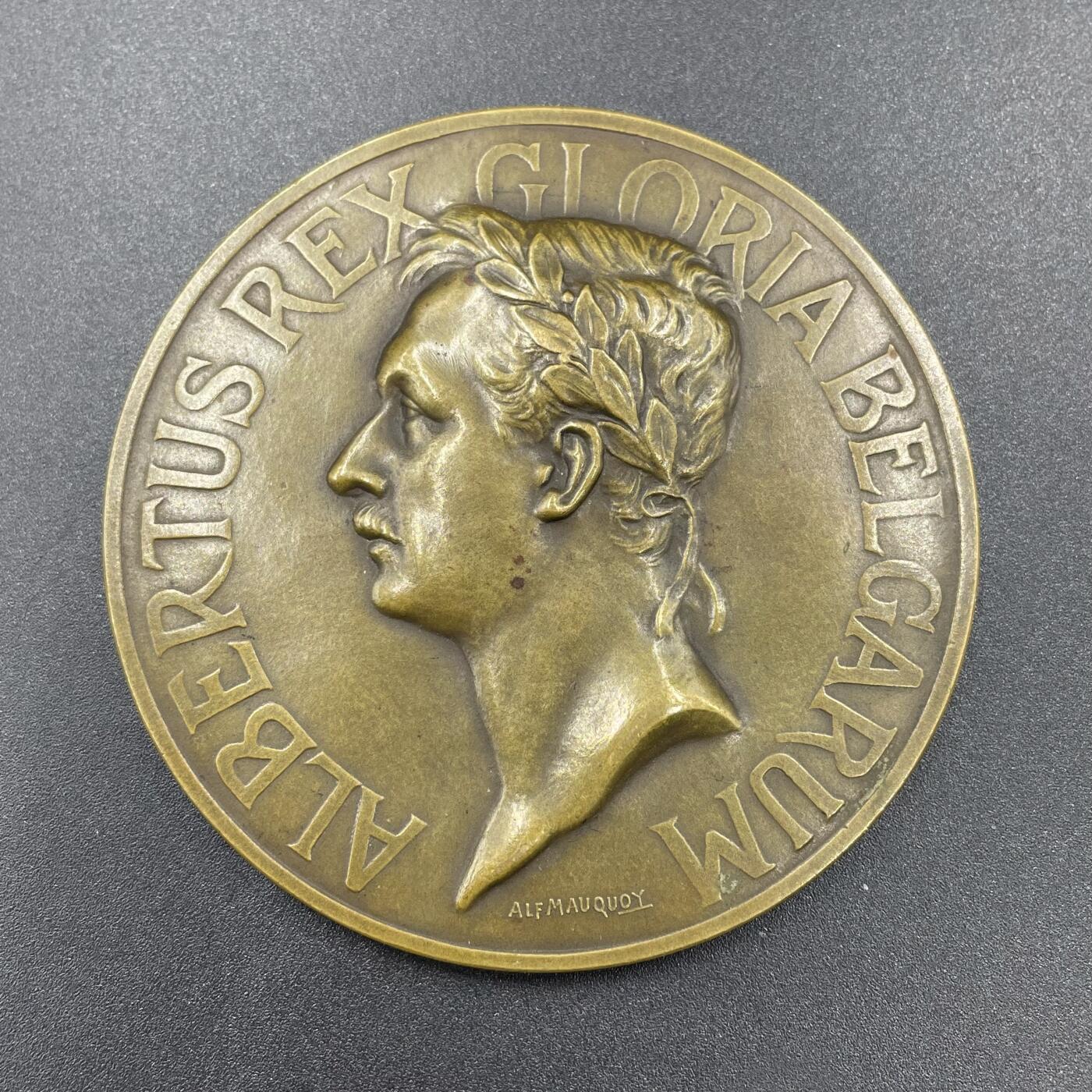 「木头集藏」“冬至雅藏”——章牌精品专场！ 1922年比利时国王阿尔贝一世纪念一战胜利大铜章，直径：69.7 mm，102 g，少见大铜章，品相不错。