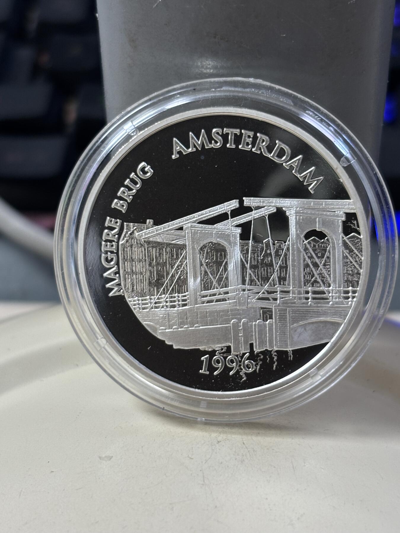 第185期拍卖 法国1996年欧洲经典景点姆斯特丹运河双面值银币，900银，22.2克，银价299元