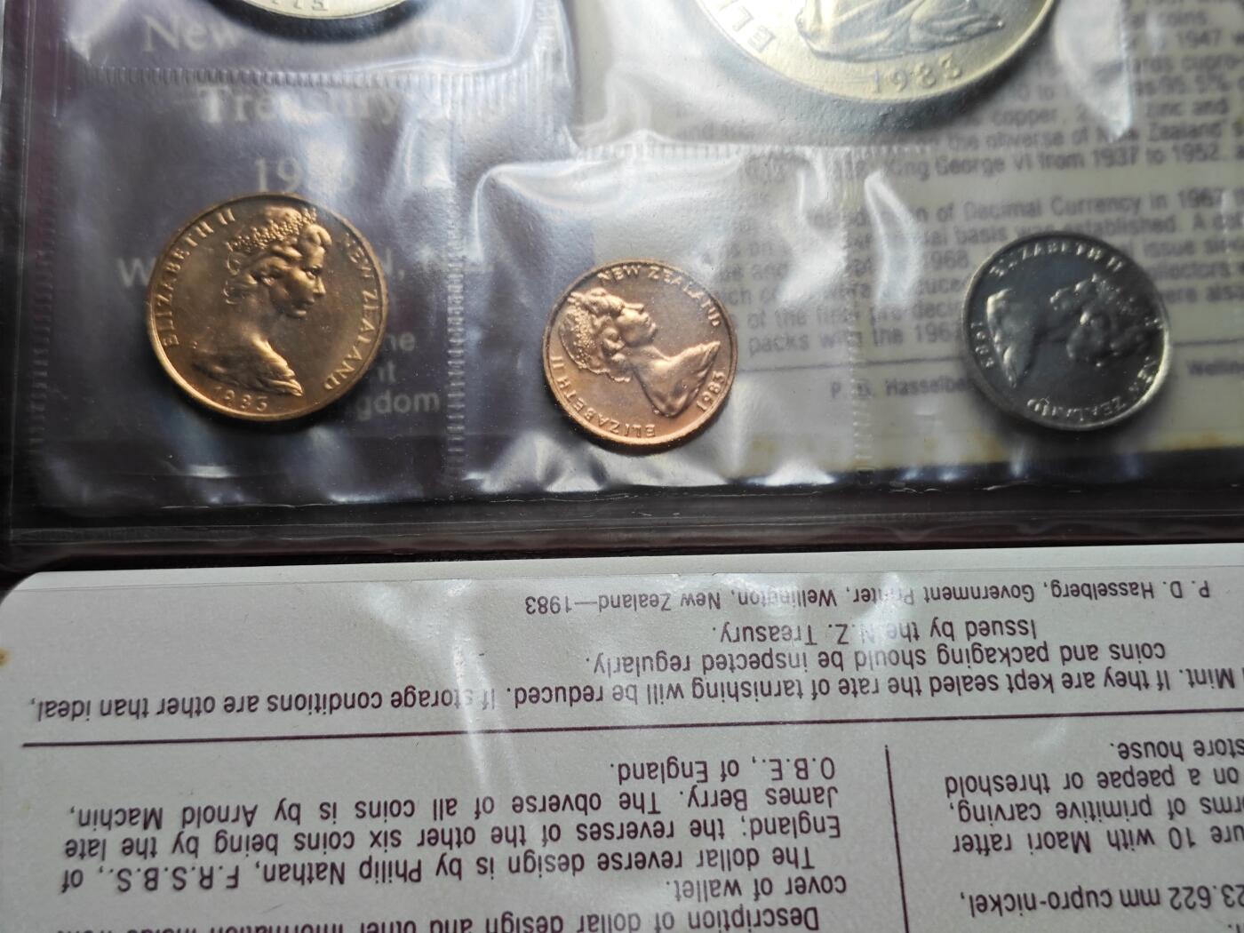 KK钱币收藏小铺 《套币 好品/批量散币专场》  2月预留时间 周末发货  1983新西兰大小面值清年一套 含克朗币 币中币