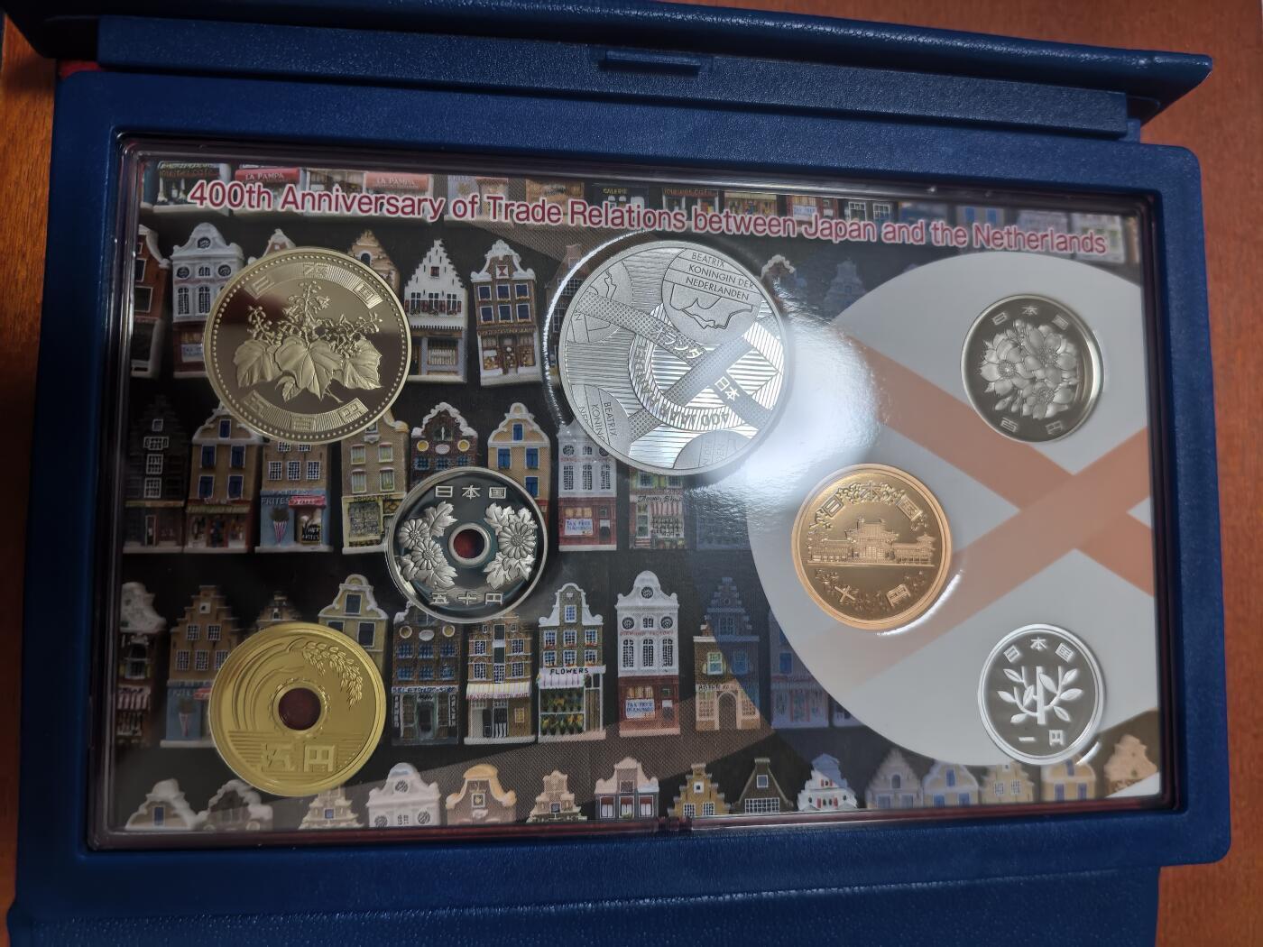 长老汇蛇年精选第八十三场拍卖 2009日本与荷兰友好交流年6枚精制币+5欧元精制银币1枚，少见，盒证全