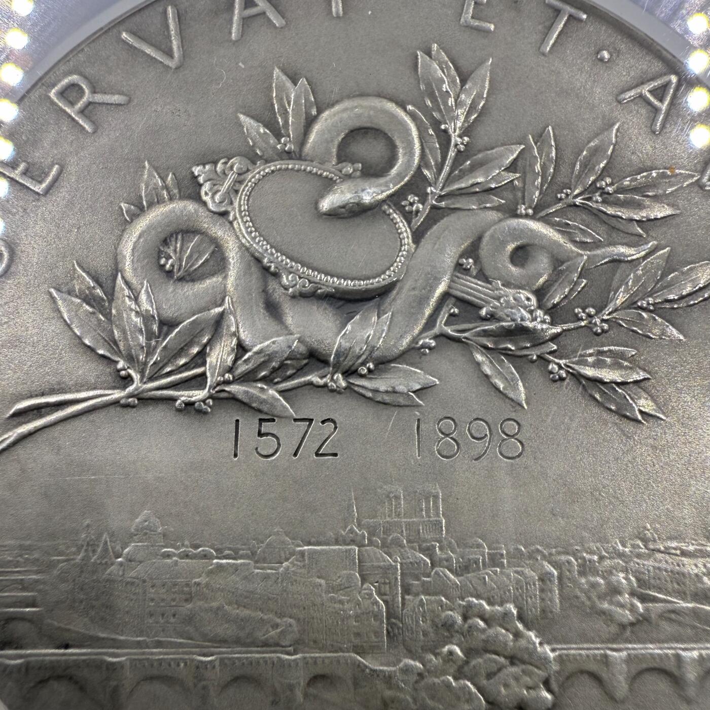 「木头集藏」“冬至雅藏”——章牌精品专场！ O.Roty～1898年法国巴黎股票经纪人大版银章 ，MS 63，直径：50mm ,名家代表作品，品相很不错，同款收藏佳品。