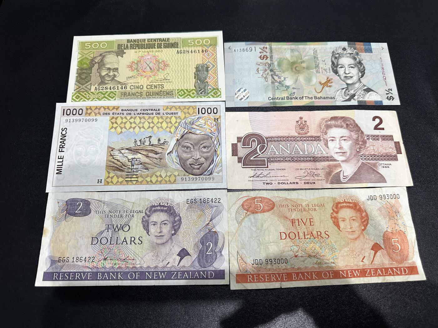 《外钞收藏家》第五百九十五期（优品场）（本平台长期征集拍品、欢迎藏友们联系合作） 四张女王钞+2张法郎 6张一起 非全新 品相如图 新西兰5有撕口