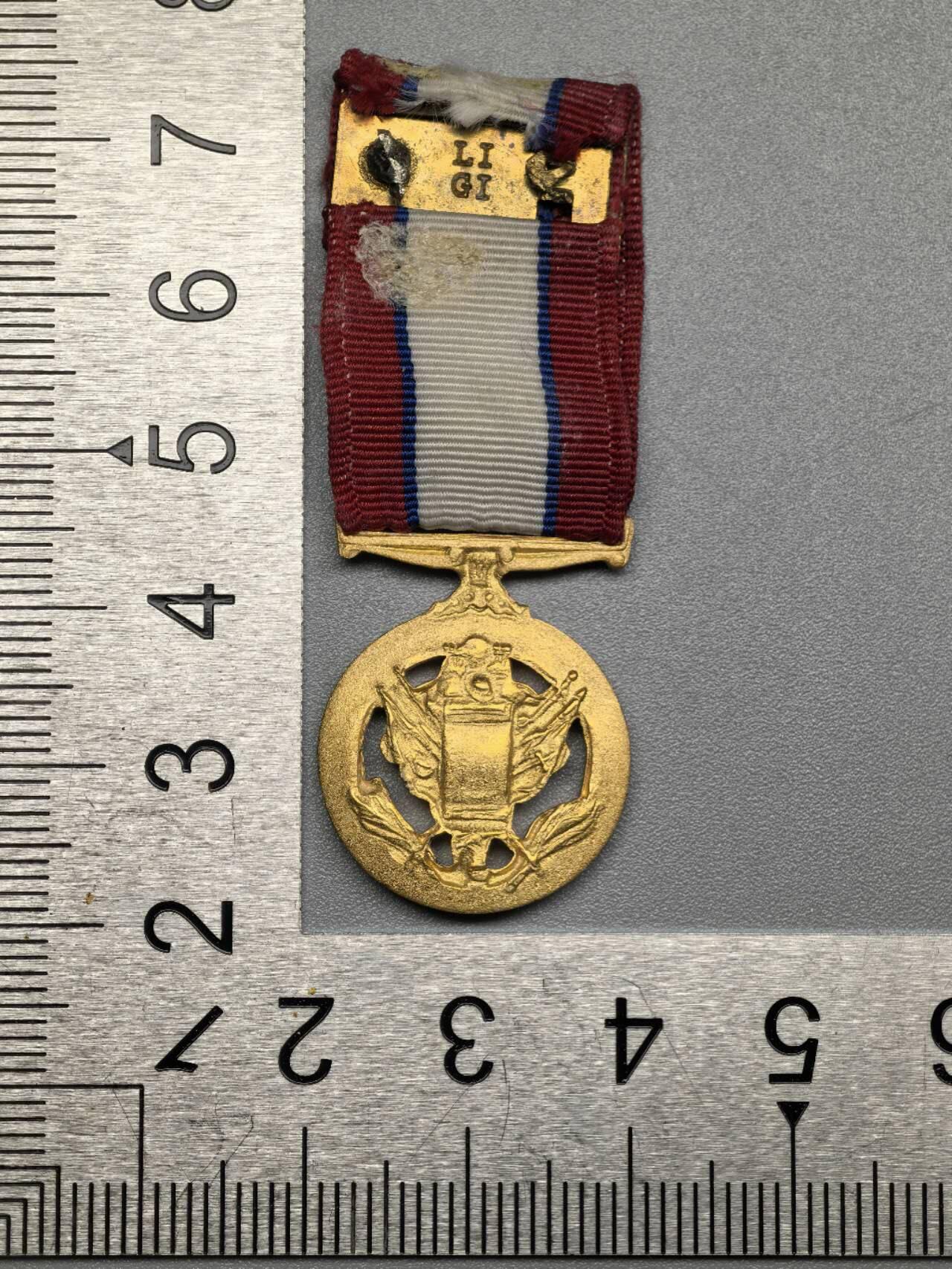 小驴勋章奖章收藏12月20日周六晚六点拍卖（珍爱和平，收藏战争，铭记历史，勿忘国耻，忠党爱国。有偿代拍，送拍规则在简介最后，参拍须阅读规则后再参拍，关系到运费包装发货时效真假辨别等关键信息，拍卖时不再发原图，看大图店主微信码在拍卖店铺介绍里）