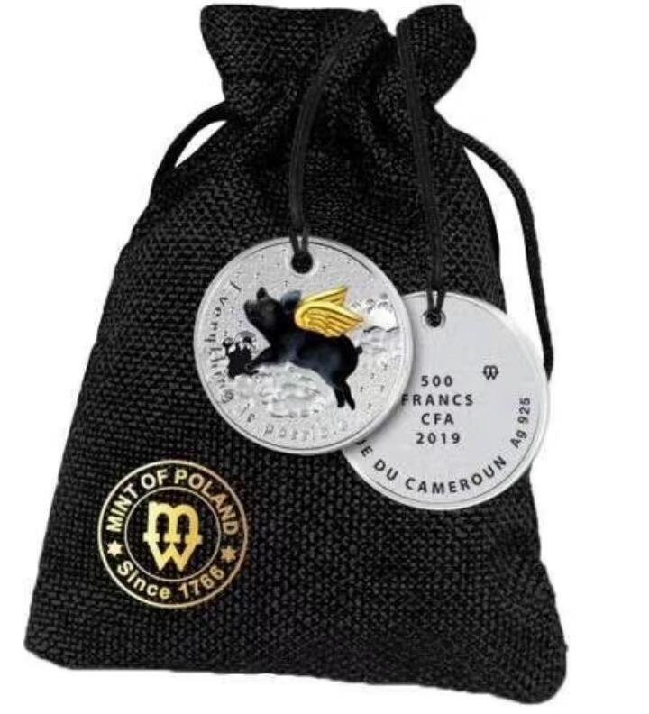 第185期拍卖 【励志银币】喀麦隆2019年，“Everything is possible”一切皆有可能-猪都能飞上天!  挂孔项链吊坠、彩色精制银币. 盒证全. 原装袋式盒. 火热励志精制银币. 国外售价120美元