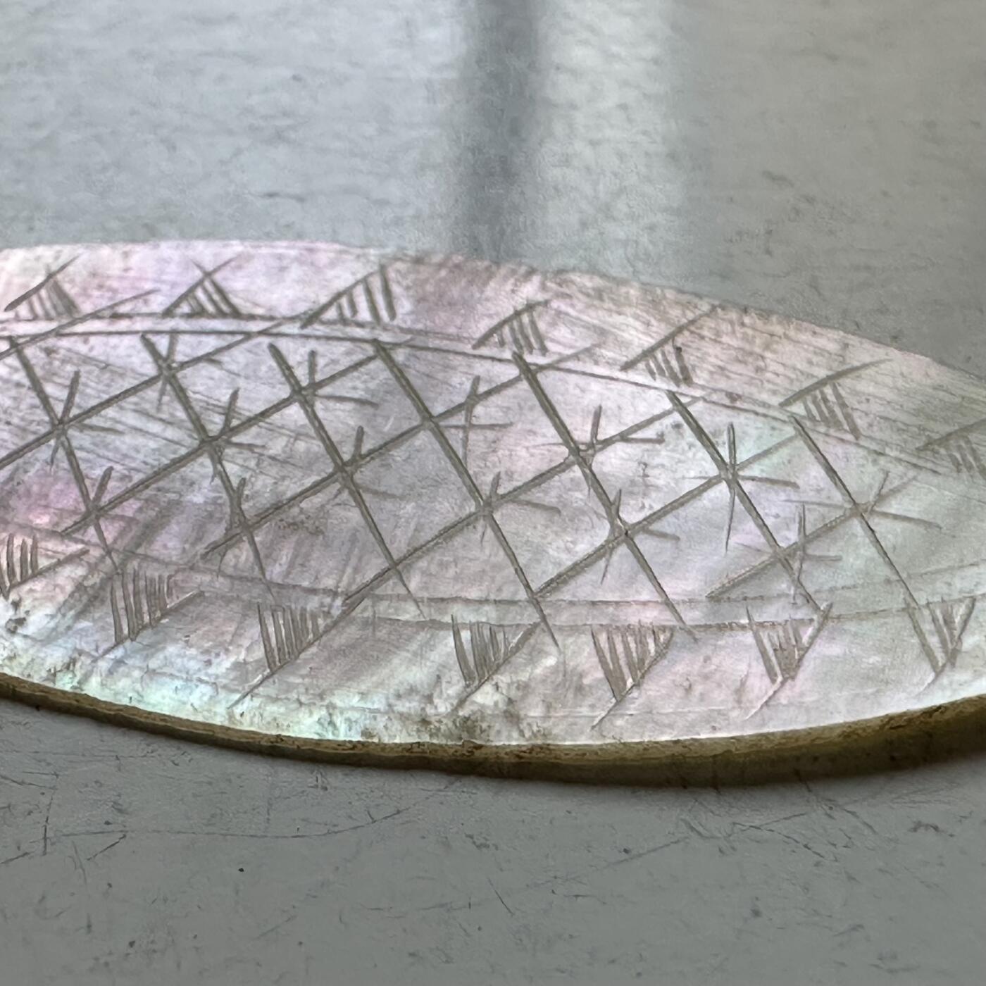 🌹外币初藏🌹🐯2025年第143场  每周二四六晚8️⃣点 接代拍 欧洲早期贝母筹码 代币 有手工刻花 保存完整