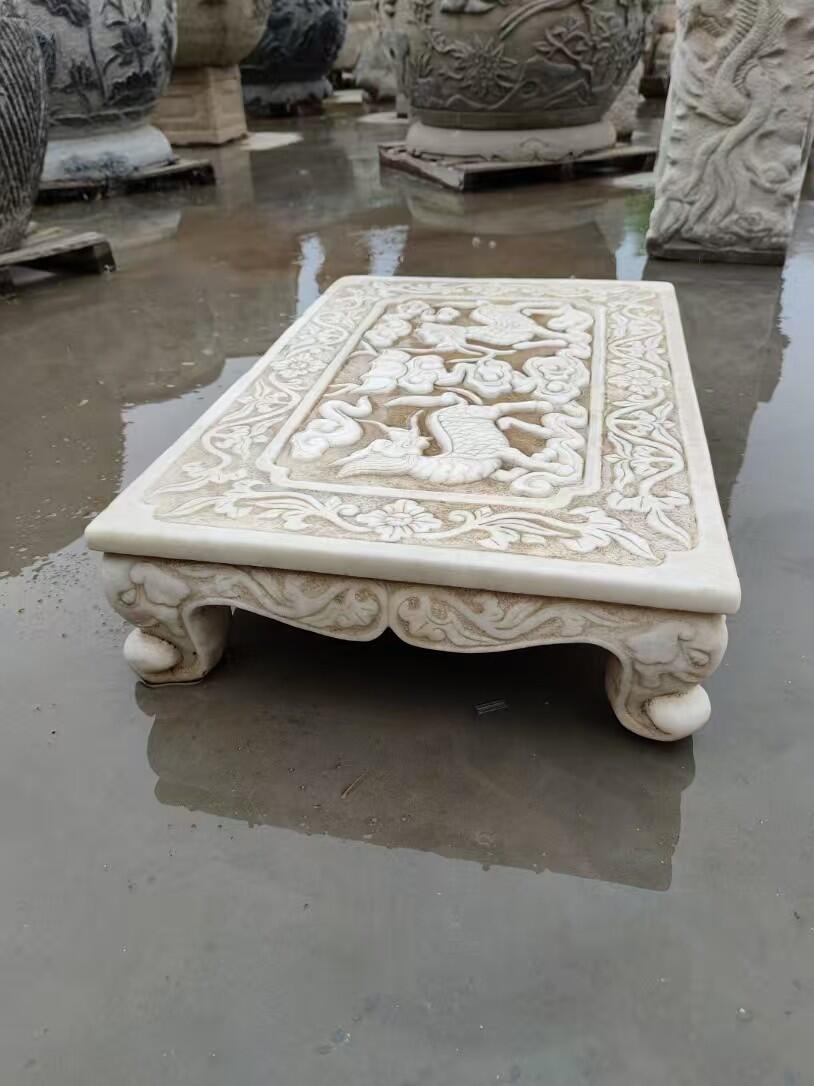 汉白玉小桌，雕刻麒麟，祥瑞之兽