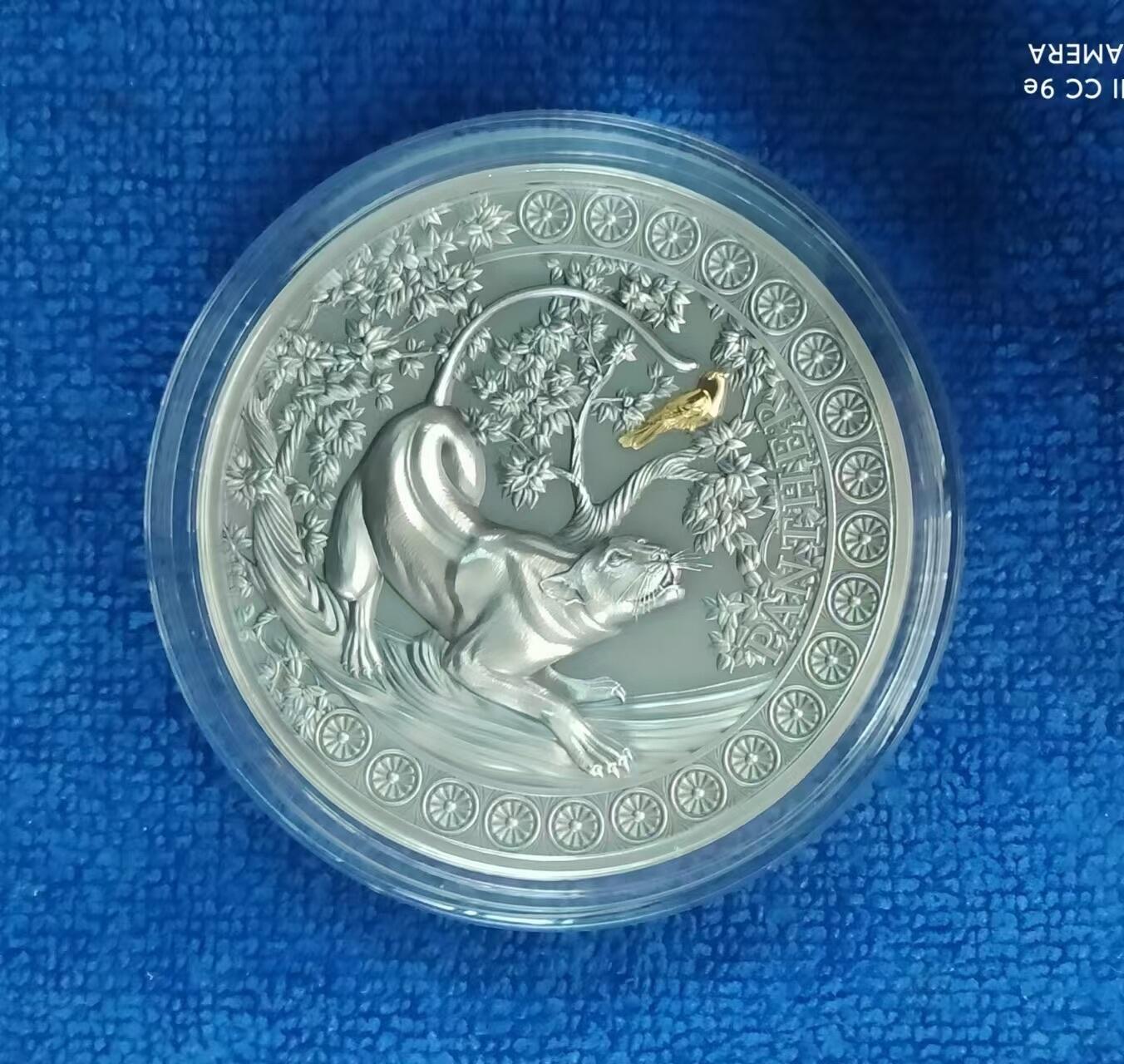 第185期拍卖 【龙头币】加纳2022，狂野杀手(1)-黑豹猎鸟，50克加大(直径达50mm)超高浮雕,仿古镀金银币. 盒证全. 龙头币 (狂野系列第一枚)，该系列即将发行第三枚. 实物图案超漂亮、立体. 新热门，国外售价348美元