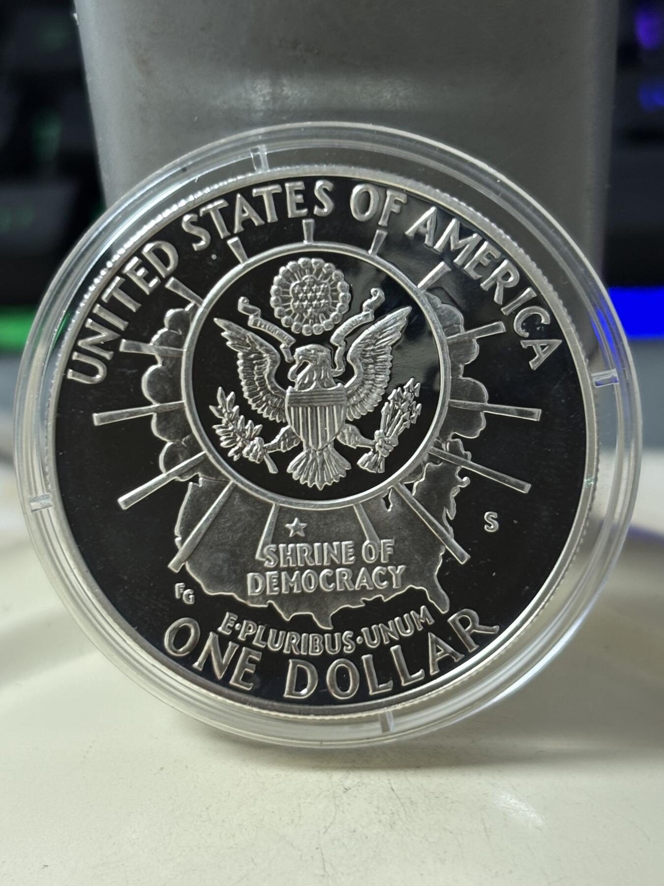 第185期拍卖 美国1991年总统山1美元纪念银币，900银，26.73克，银价360