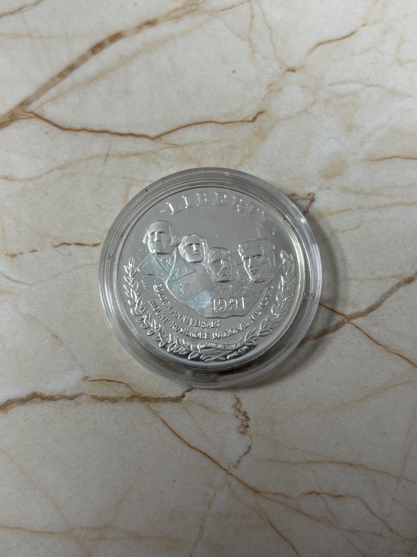 第185期拍卖 美国1991年总统山1美元纪念银币，900银，26.73克，银价360