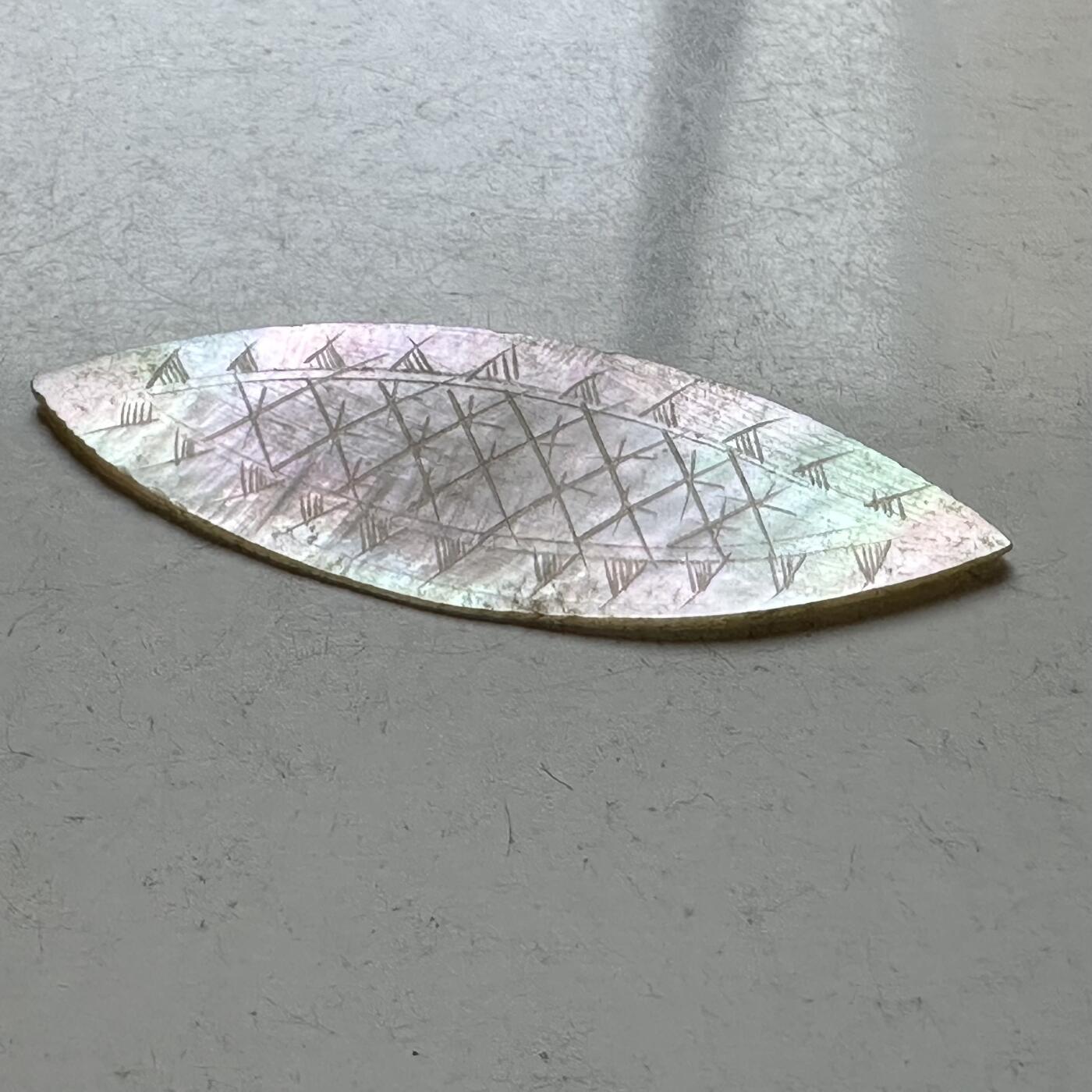 🌹外币初藏🌹🐯2025年第143场  每周二四六晚8️⃣点 接代拍 欧洲早期贝母筹码 代币 有手工刻花 保存完整