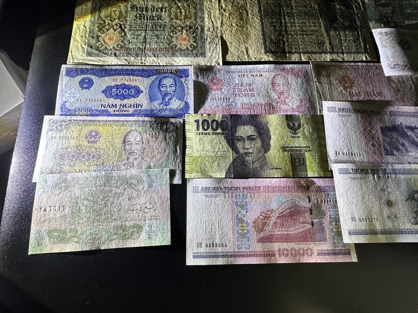 《外钞收藏家》第五百九十五期（优品场）（本平台长期征集拍品、欢迎藏友们联系合作）