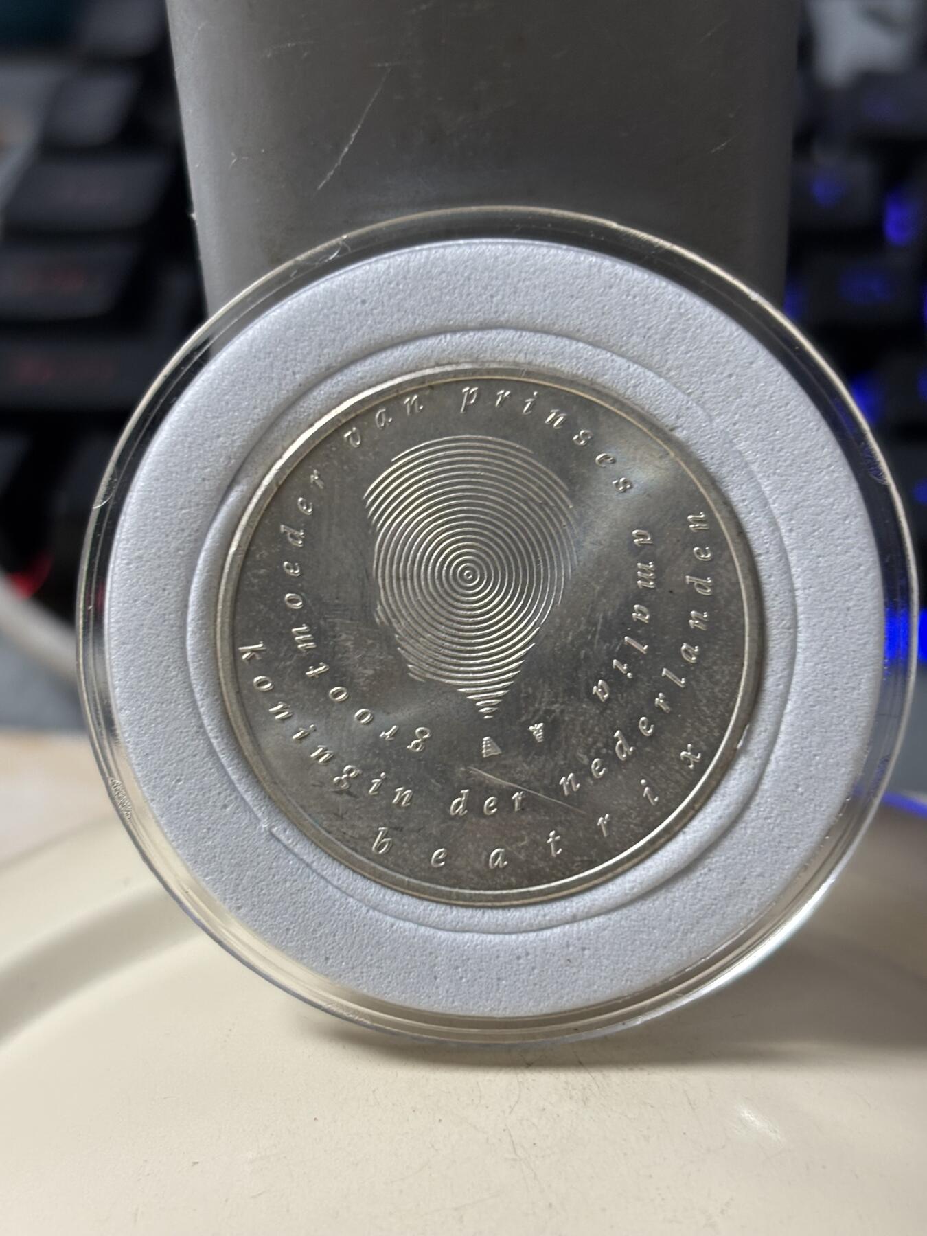 第185期拍卖 荷兰2004年公主诞生10欧元银币，17.8克，925银，银价246元