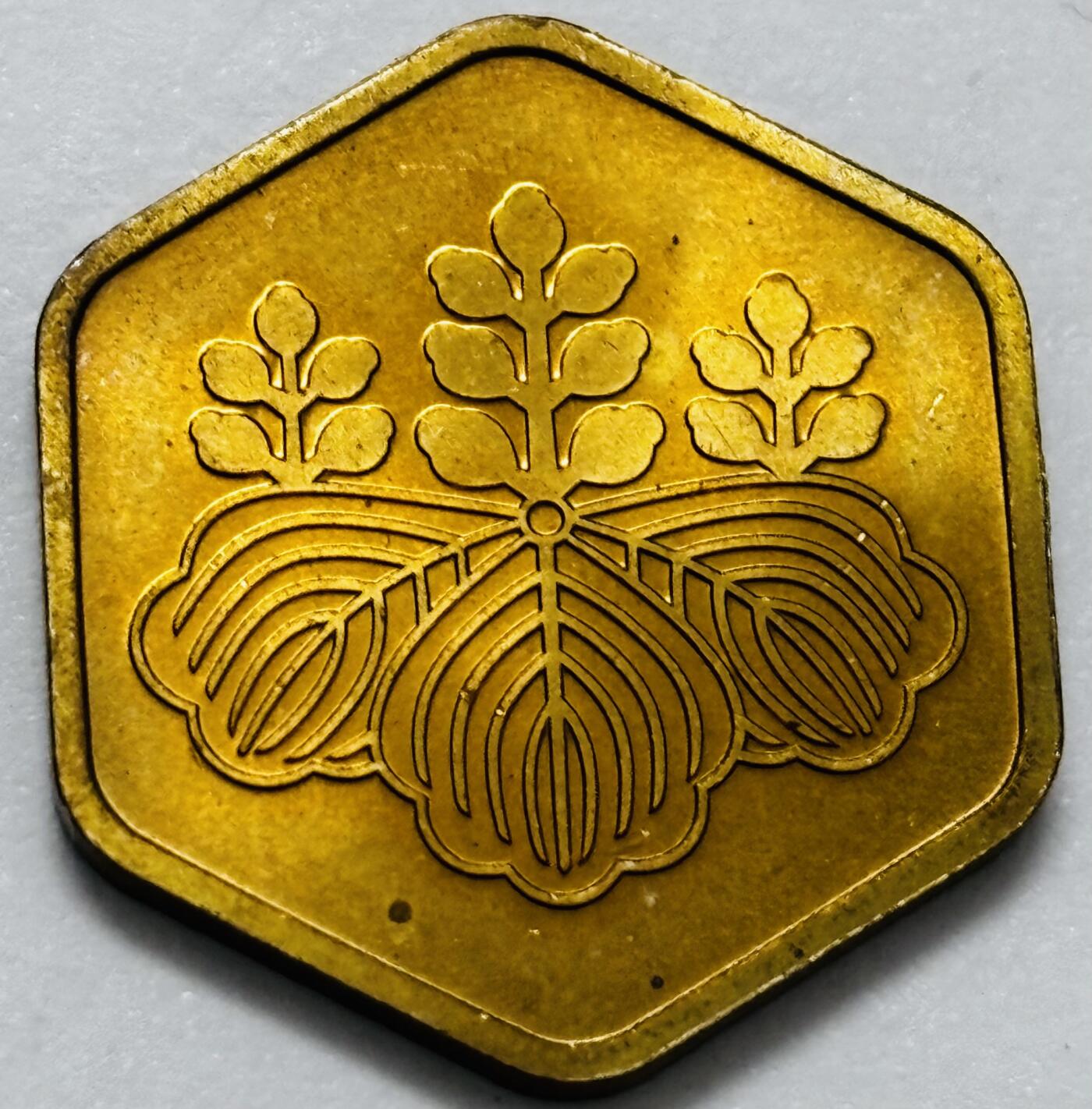 文馨钱币收藏第 286 场，圣诞节专场【 长期接收代拍品低至 0 佣金】 全新 1986 年日本桐叶纪念章