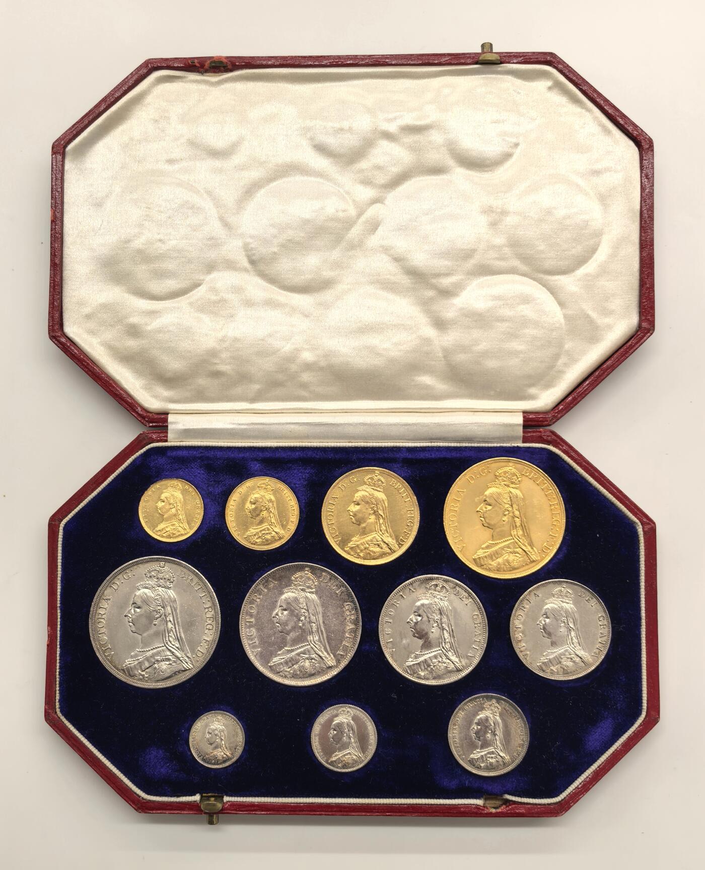 博洋堂世界钱币拍卖第153期（全场包邮） 英国1887年维多利亚女王50周年金禧金银币大全套11枚套币 一套难求