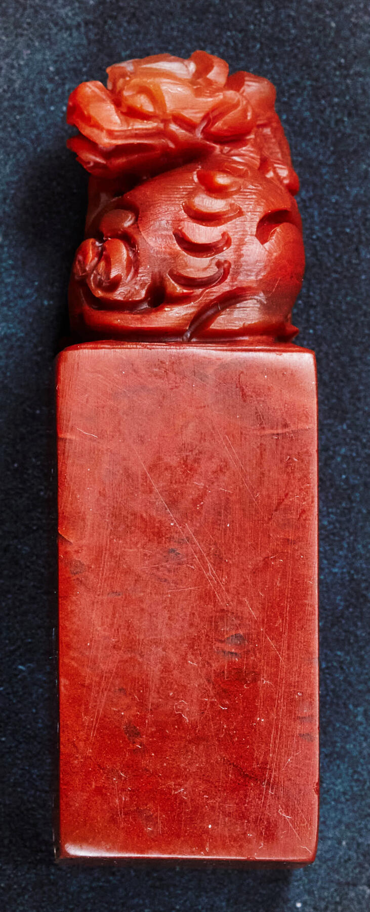 【俄甄集藏】2026年(046)01-07 星期三 晚 19:30 全场包邮 精美老挝石麒麟印章（产地老挝）高：53mm，底座：16mm×16mm，重量：29.31克，颜色明丽，温润如玉