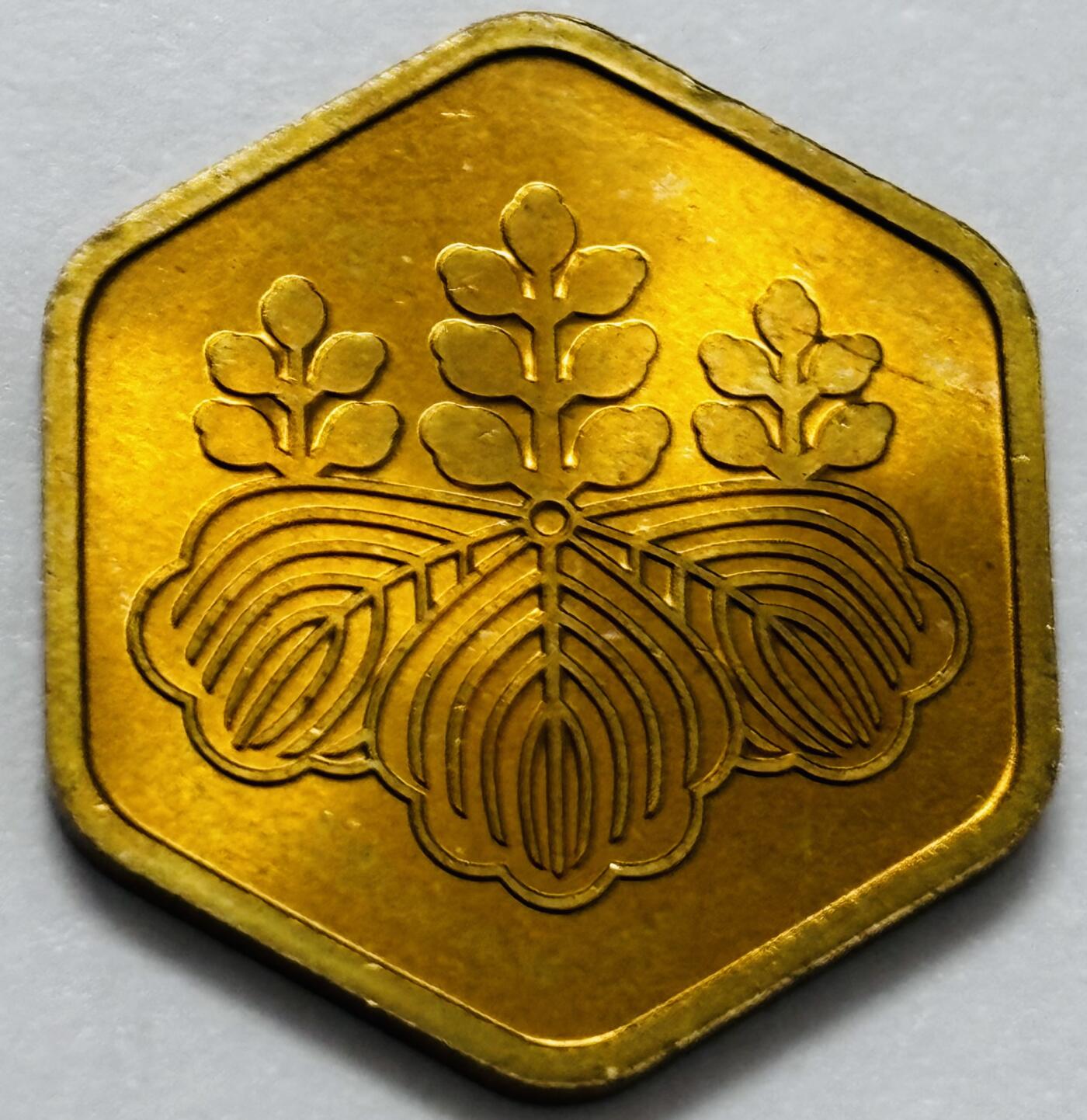 文馨钱币收藏第 286 场，圣诞节专场【 长期接收代拍品低至 0 佣金】 全新 1985 年日本桐叶纪念章