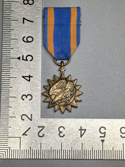 小驴勋章奖章收藏12月20日周六晚六点拍卖（珍爱和平，收藏战争，铭记历史，勿忘国耻，忠党爱国。有偿代拍，送拍规则在简介最后，参拍须阅读规则后再参拍，关系到运费包装发货时效真假辨别等关键信息，拍卖时不再发原图，看大图店主微信码在拍卖店铺介绍里） - 美国陆军航空兵航空奖章迷你章