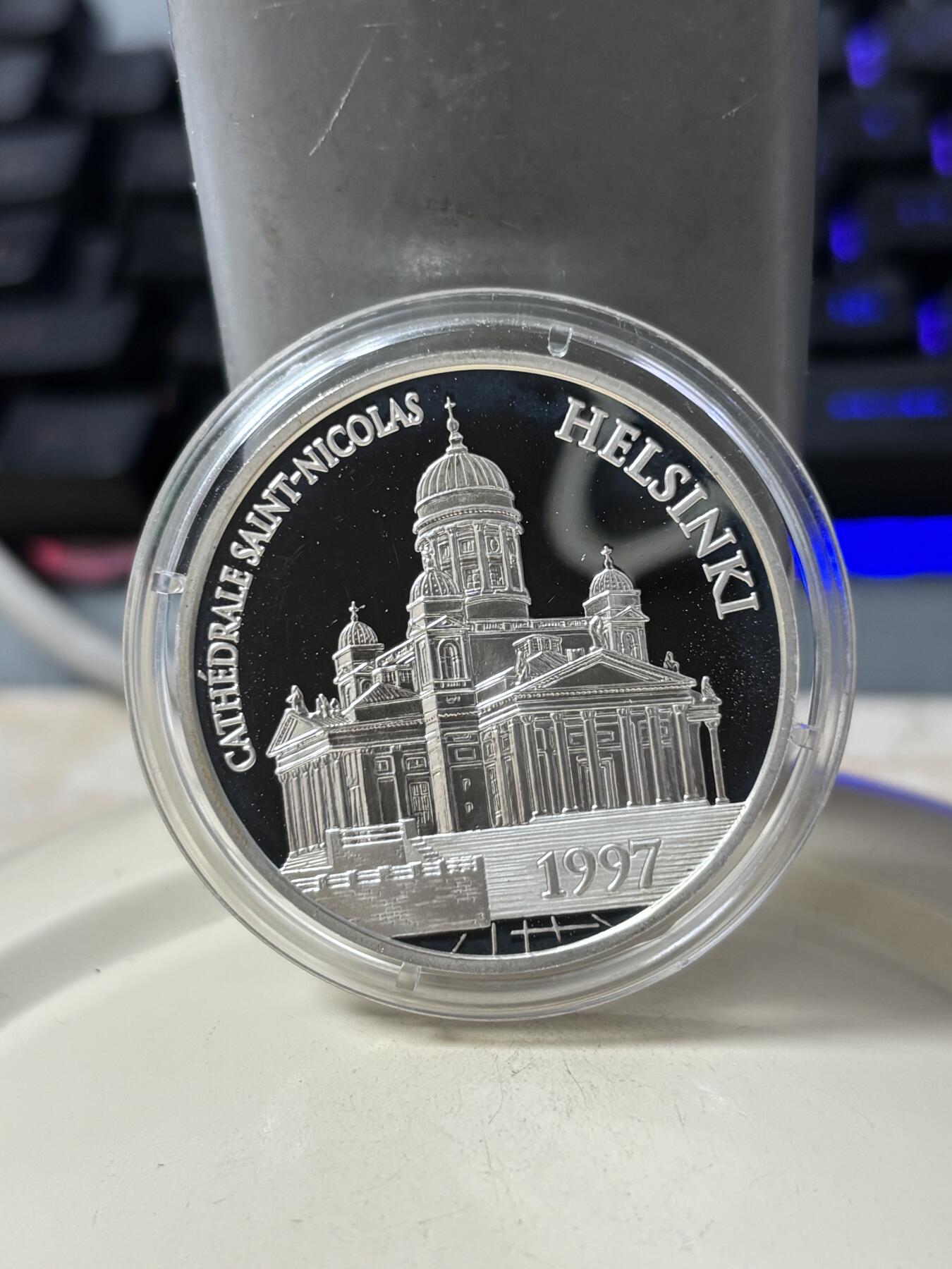 第185期拍卖 法国1997年发行欧洲知名景点芬兰赫尔辛基-圣尼古拉大教堂精制纪念银币，22.2克，900银，银价299元