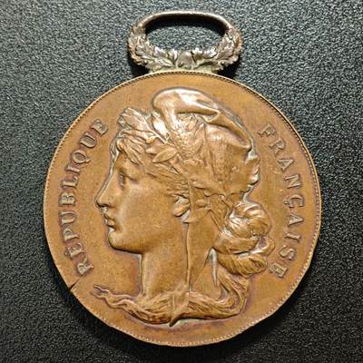 【德藏】世界币章拍卖第158期（拍品征集中~欢迎藏友联系） - 法兰西第三共和国时期的通用荣誉奖章纪念铜，此章属于法国官方颁发的通用表彰类奖章，无特定主题的空白款可用于各类赛事、公务表彰等场景 直径约：50.8mm×63.3mm；重约：51.4g