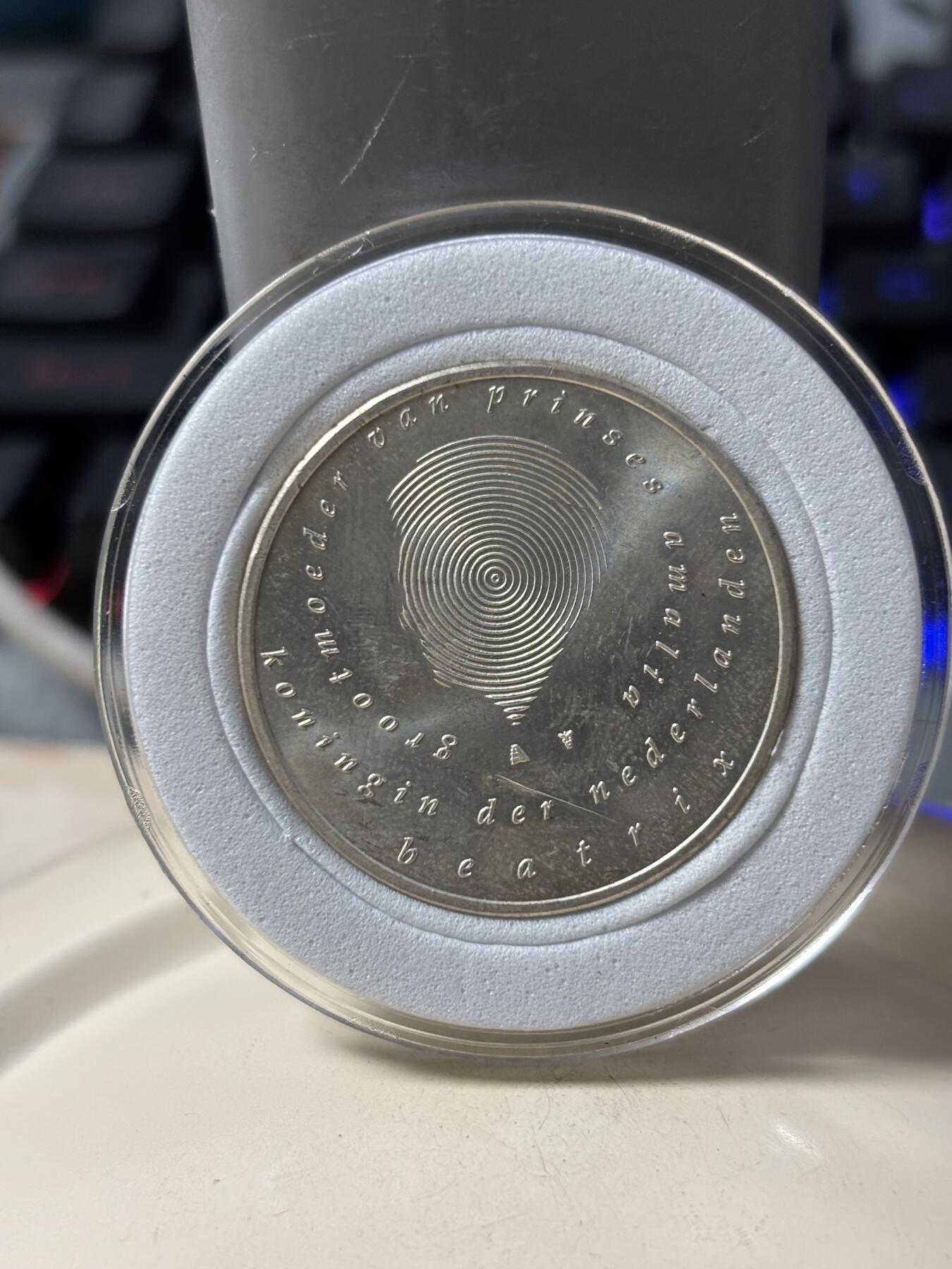 第185期拍卖 荷兰2004年公主诞生10欧元银币，17.8克，925银，银价246元