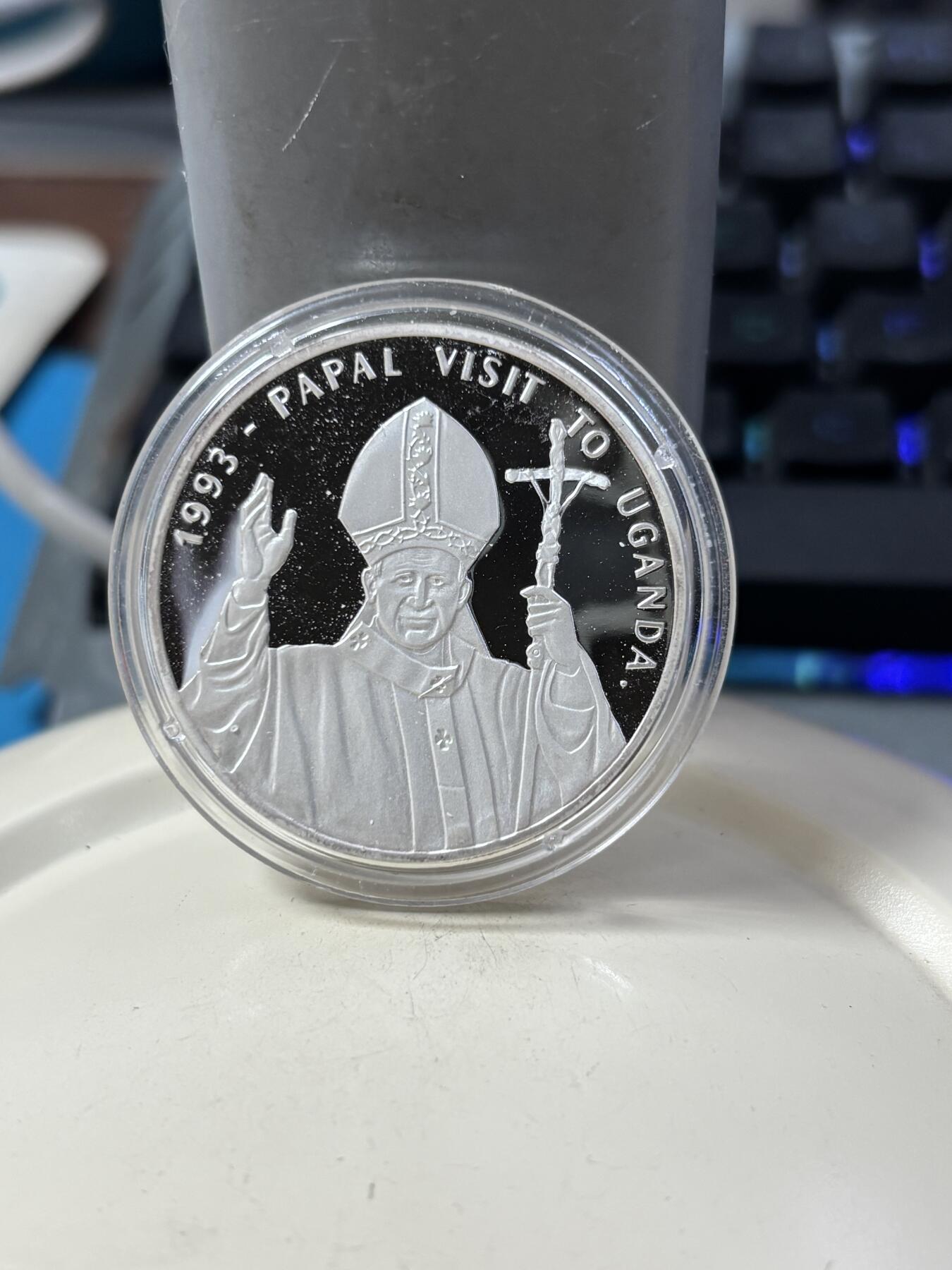 第185期拍卖 乌干达1993年教皇访问20克纪念银币，999银，银价299元