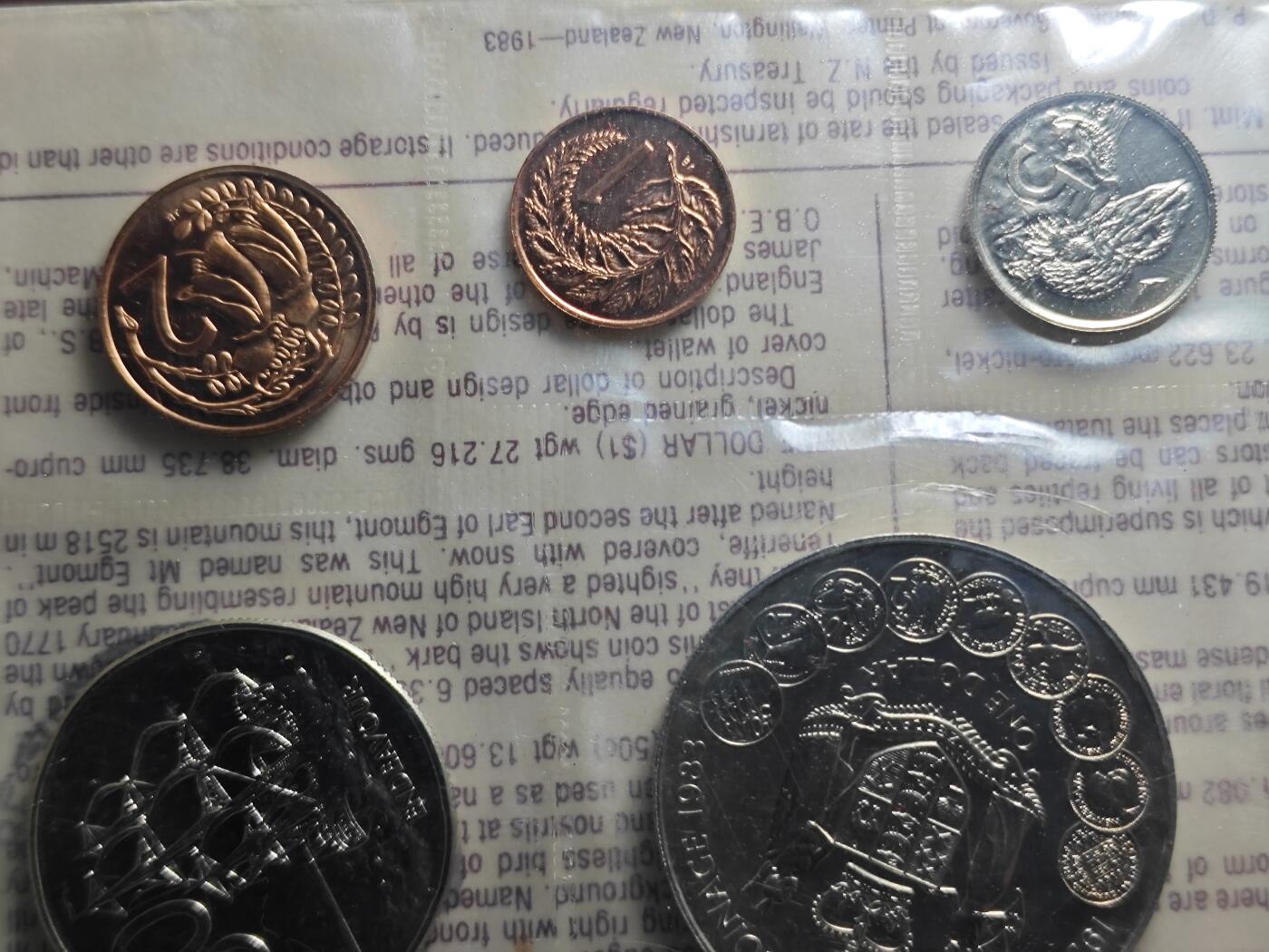 KK钱币收藏小铺 《套币 好品/批量散币专场》  2月预留时间 周末发货  1983新西兰大小面值清年一套 含克朗币 币中币