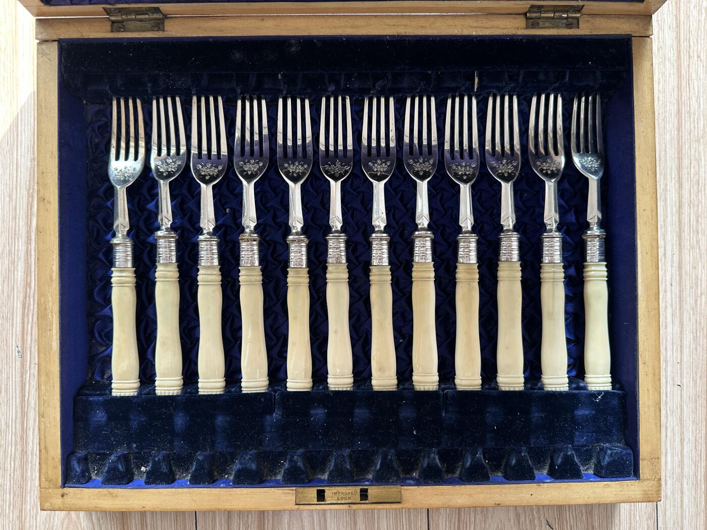 【俄甄集藏】2026年(046)01-07 星期三 晚 19:30 全场包邮