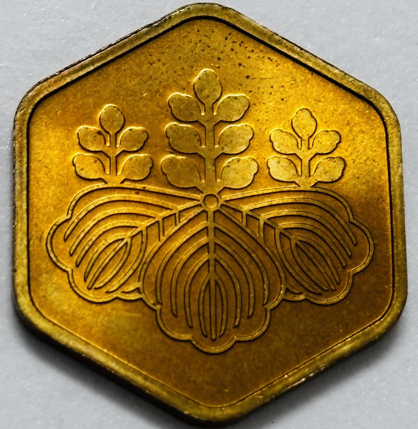 文馨钱币收藏第 286 场，圣诞节专场【 长期接收代拍品低至 0 佣金】 全新 1986 年日本桐叶纪念章