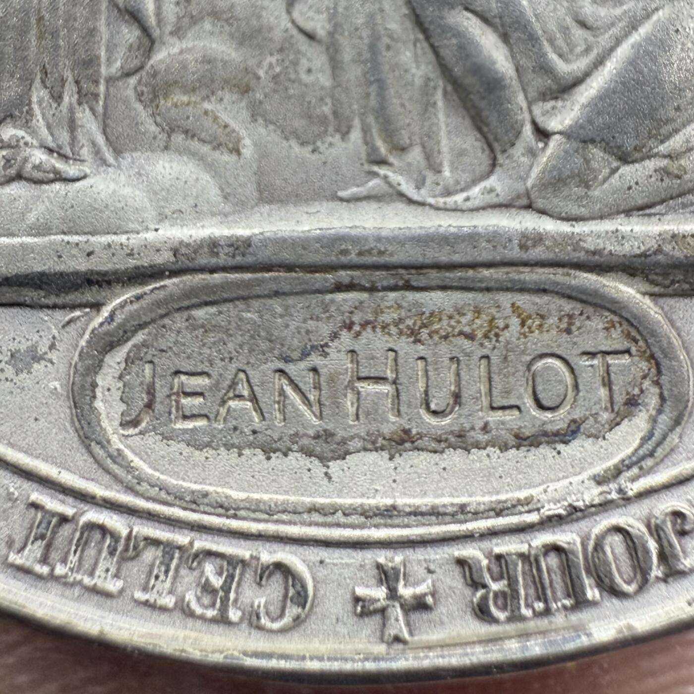 「木头集藏」“冬至雅藏”——章牌精品专场！ 1901年法国基督教洗礼、坚振与圣餐仪式纪念原盒银章，直径：36.8 mm，21.2 g，边铭：丰饶角 ARGENT，品相很不错，烫金原盒正常使用，同款收藏佳品！正面法语：吃我肉、喝我血的人将拥有永生，在末日我要使他复活），出自《约翰福音》，是圣体圣事的核心经文，背面法语：我弃绝撒旦及其诡计与作为，并永远依附于耶稣基督。