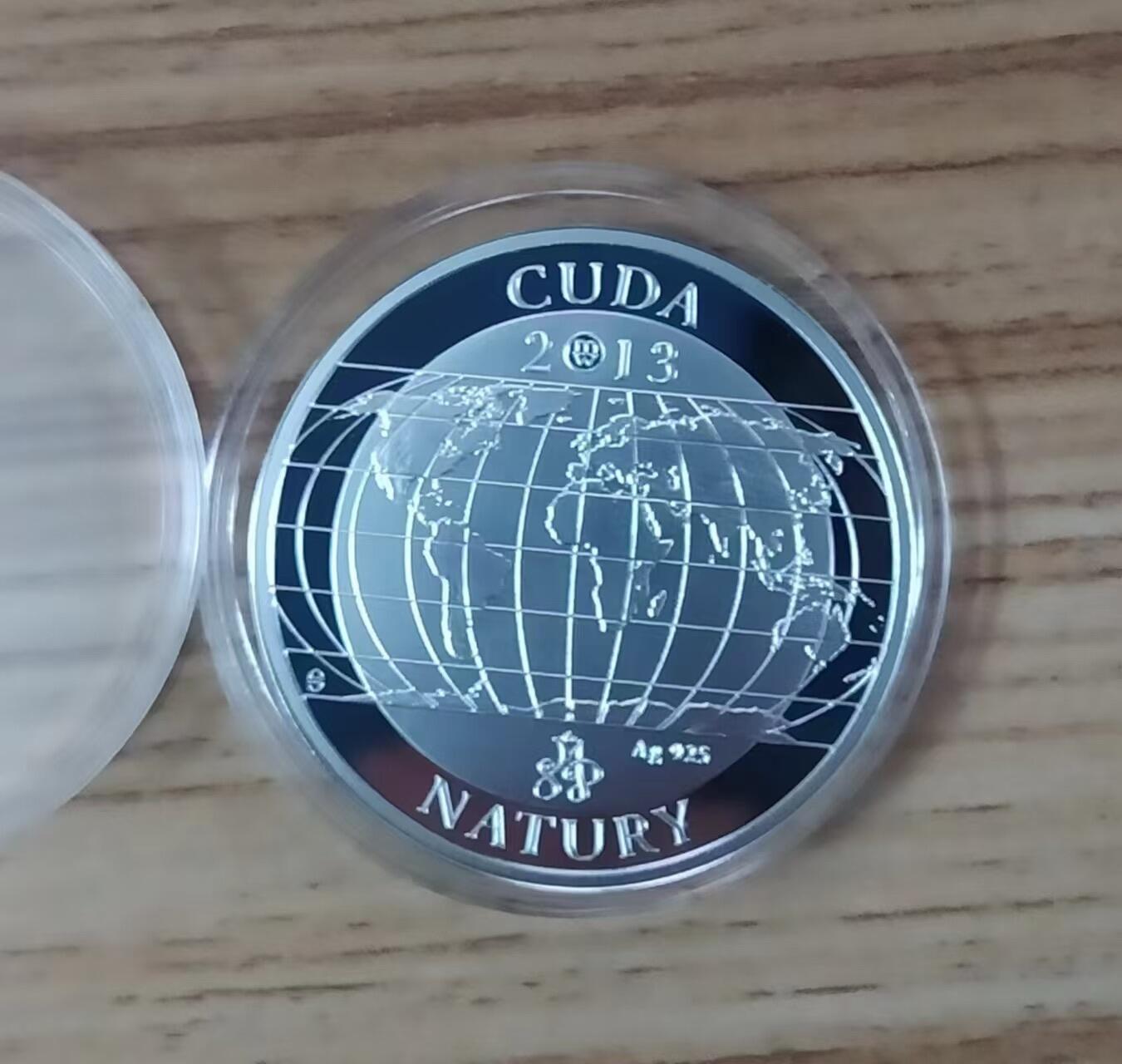 第185期拍卖 波兰造币厂2013年，自然奇观系列-伊瓜苏大瀑布(世界公认最美丽的瀑布)，波兰造币厂自然奇观系列彩色精制无面值银币. 带盒无证书. 10克,直径32mm,漂亮少见品.实物超级精美漂亮. 国外售价96美元