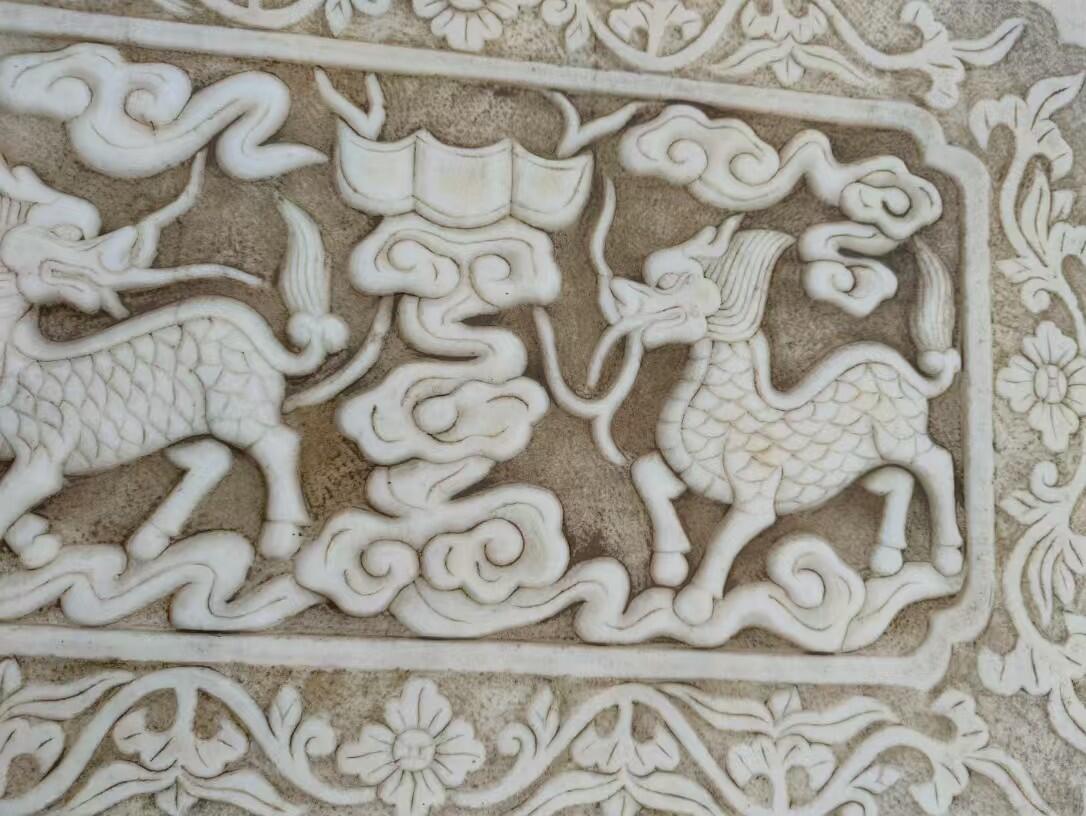 汉白玉小桌，雕刻麒麟，祥瑞之兽