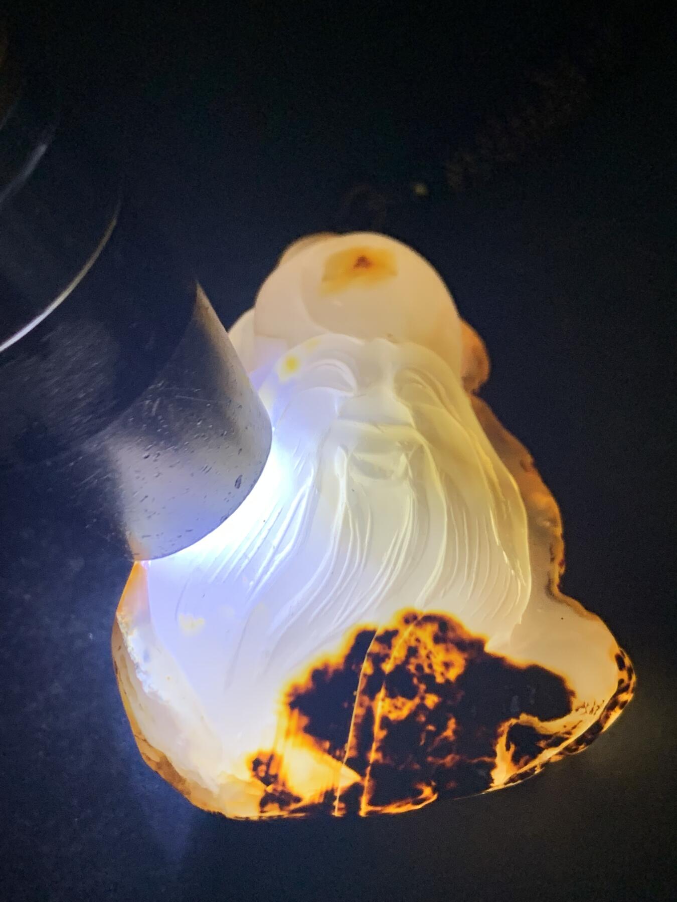 精美天然原皮马达加斯加玛瑙雕刻寿星吊坠(把件)一个，