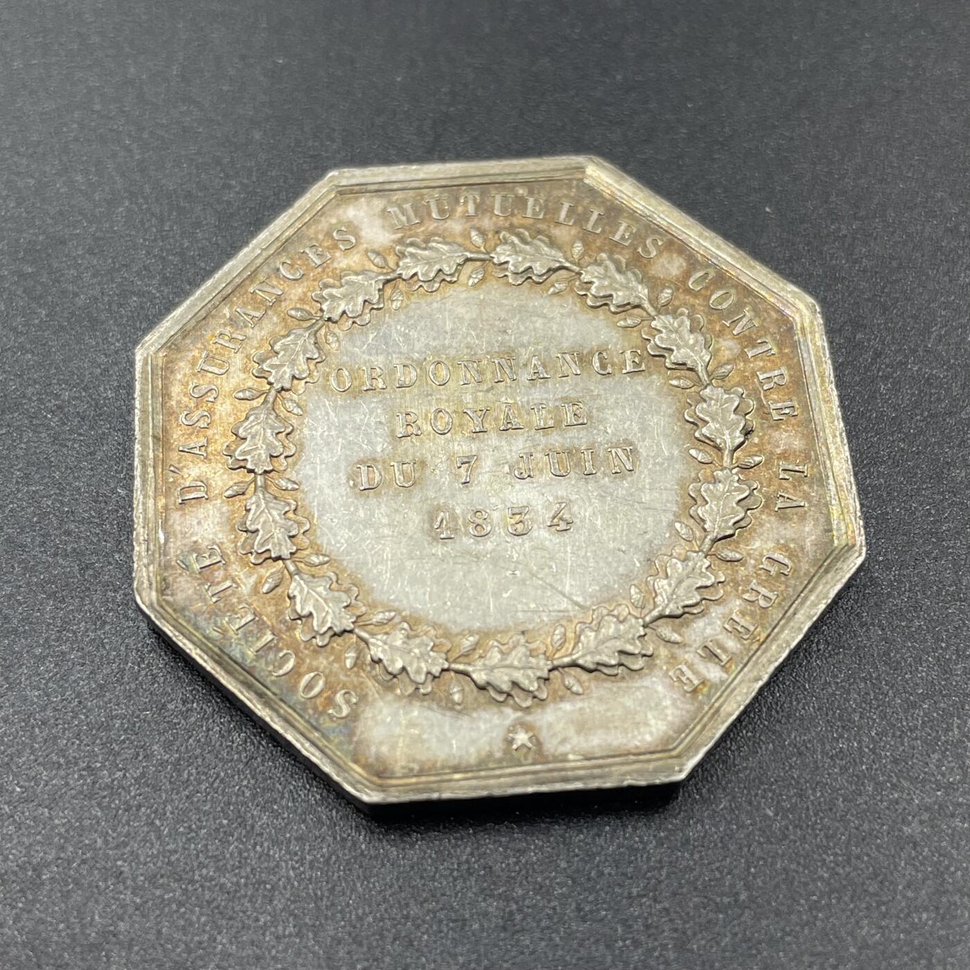 「木头集藏」“冬至雅藏”——章牌精品专场！ 法国冰雹互助保险八角银章  直径：36 mm，21.3 g  边铭：蜜蜂 ARGENT  较少见八角，品相不错。