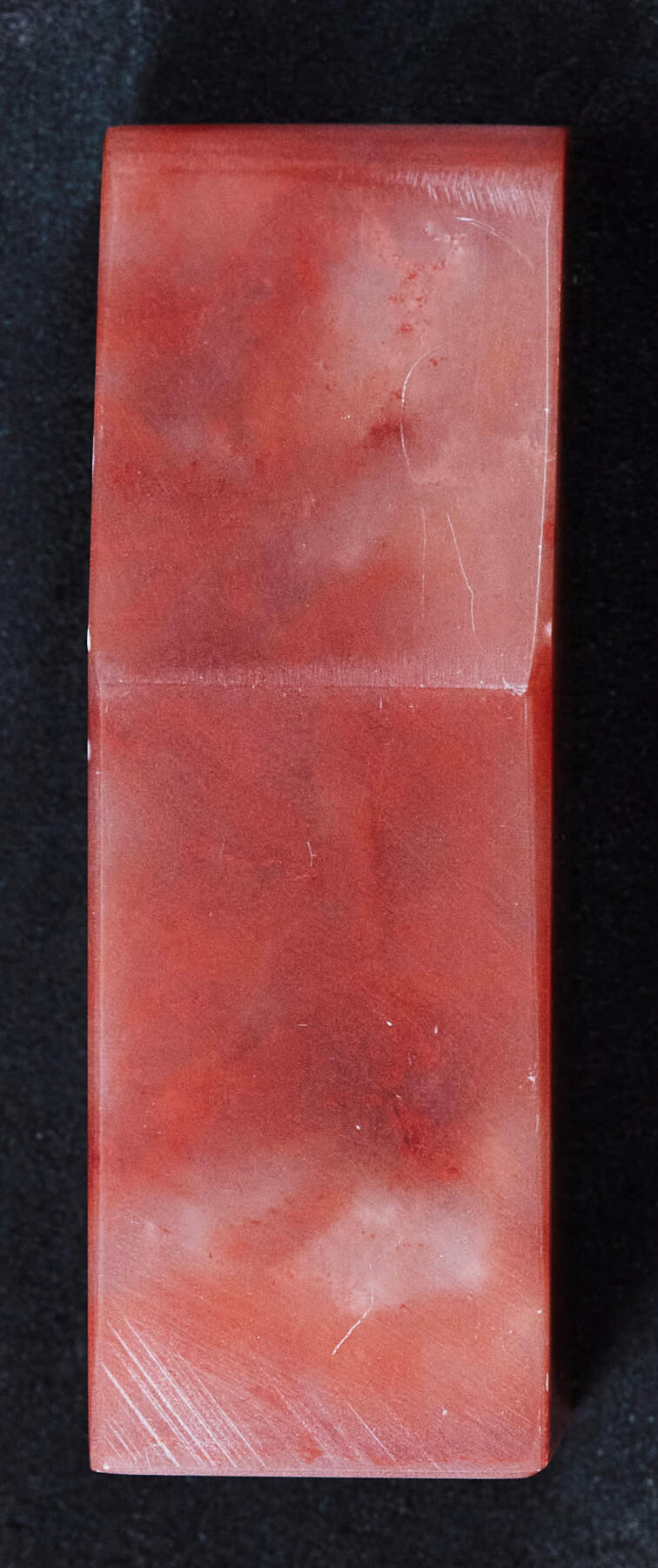 【俄甄集藏】2026年(046)01-07 星期三 晚 19:30 全场包邮 精美老挝石方料印章（产地老挝），高：53mm，底座：19mm×19mm，重量：43.13克，质地温润如玉，颜色明丽