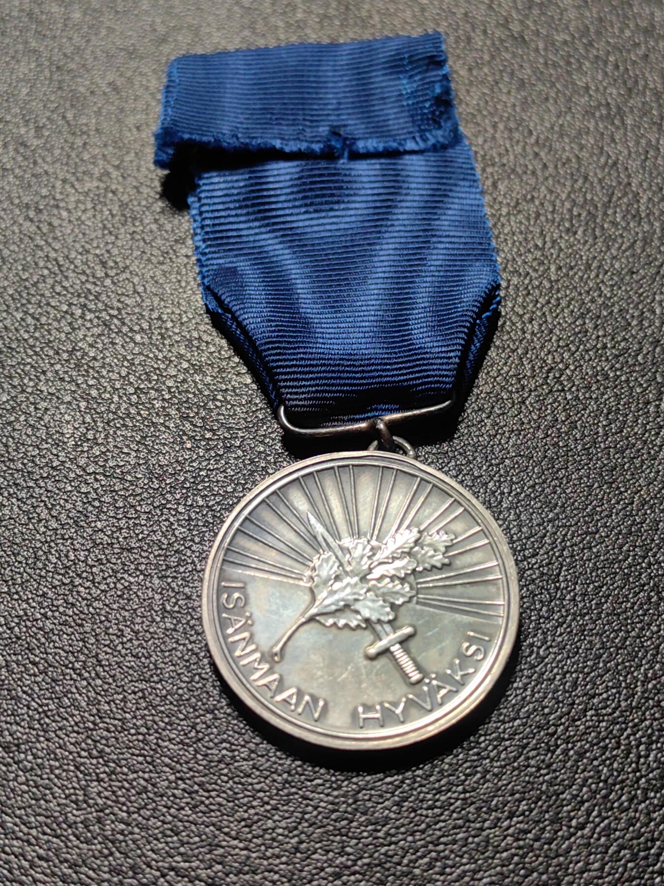 靖甫拍卖第十三场 芬兰白玫瑰奖章 813银14克